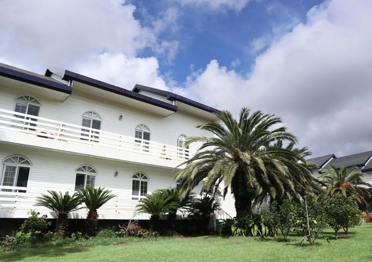 Facade/entrance in Jeju Resortel