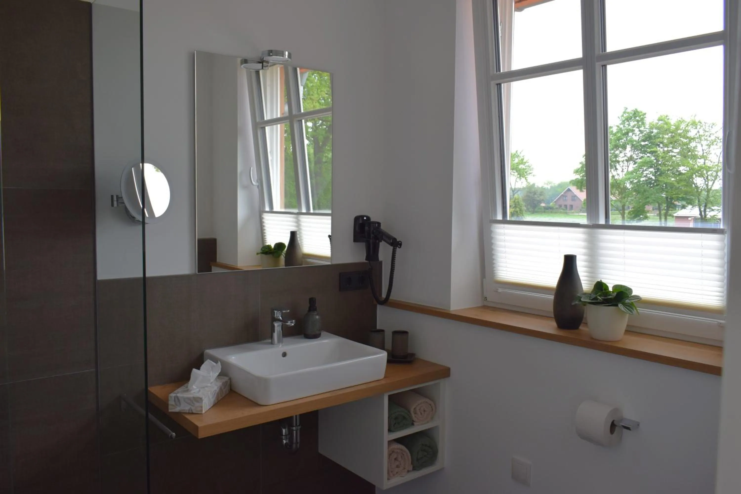 Bathroom in DZ/EZ Lodberger Scheunencafe