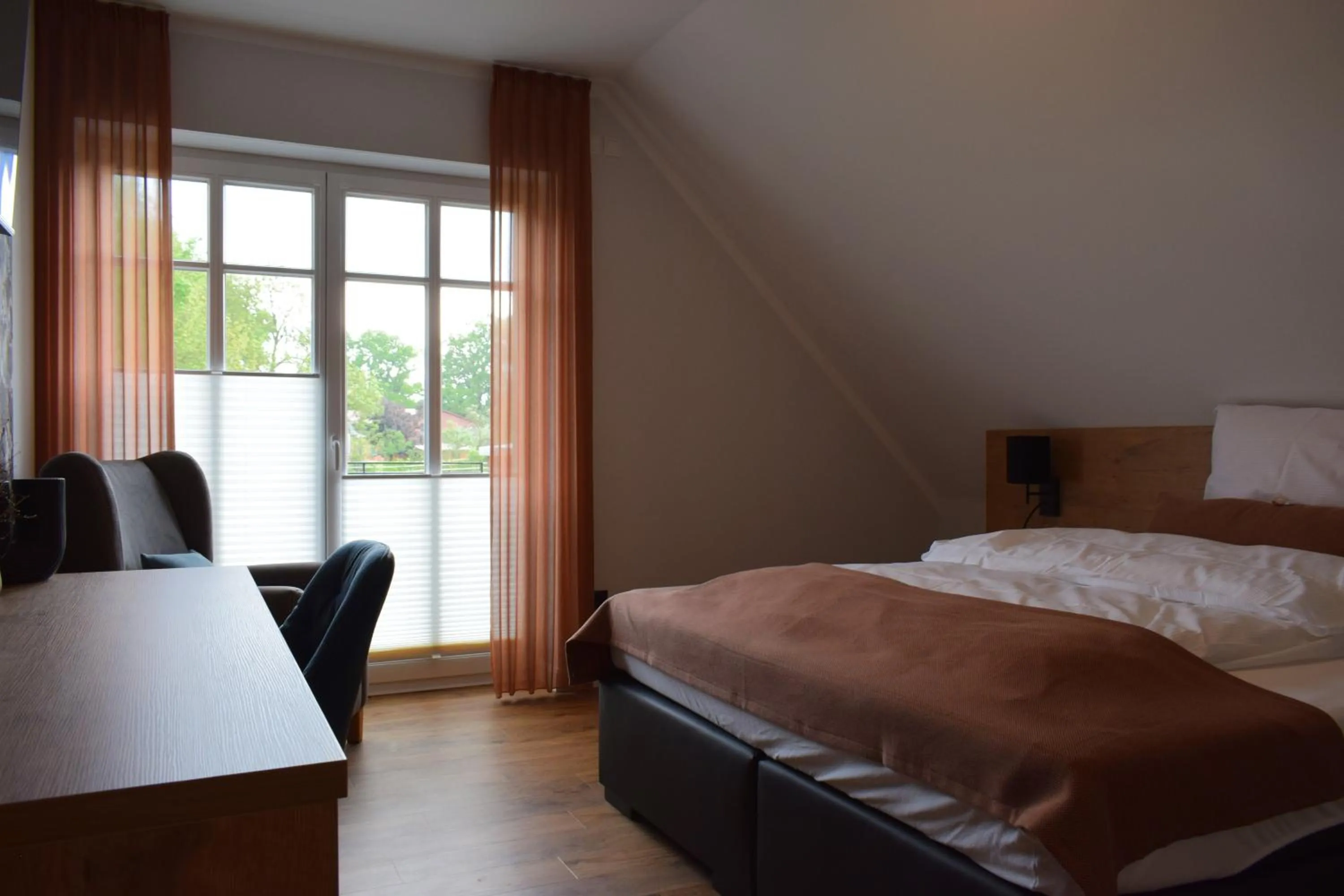 Photo of the whole room, Bed in DZ/EZ Lodberger Scheunencafe