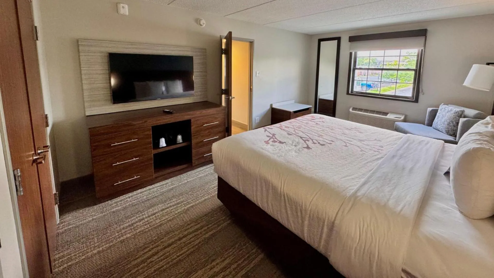 Bedroom, Bed in Sleep Inn Oakbrook Terrace - Chicago