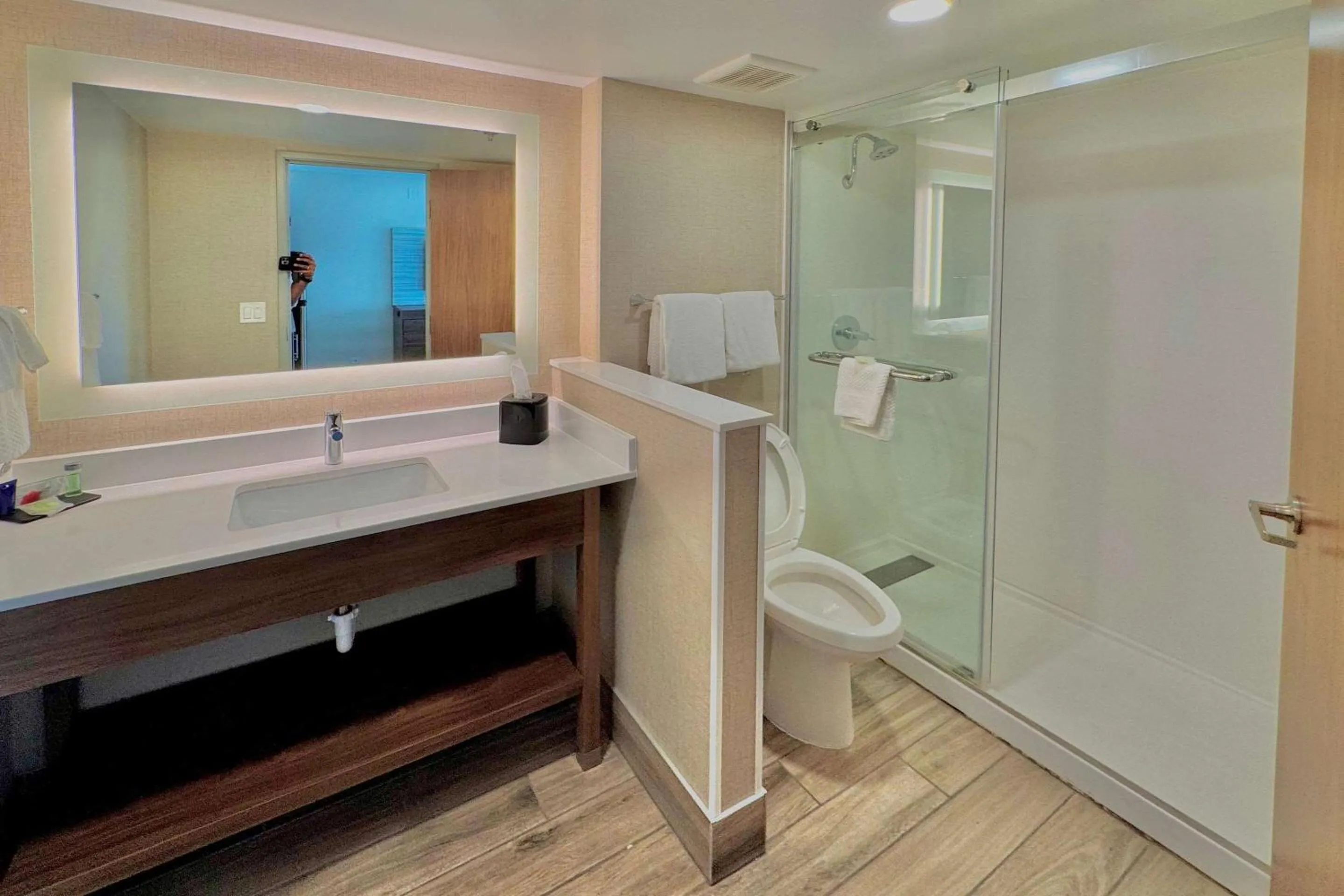 Bedroom in Sleep Inn Oakbrook Terrace - Chicago