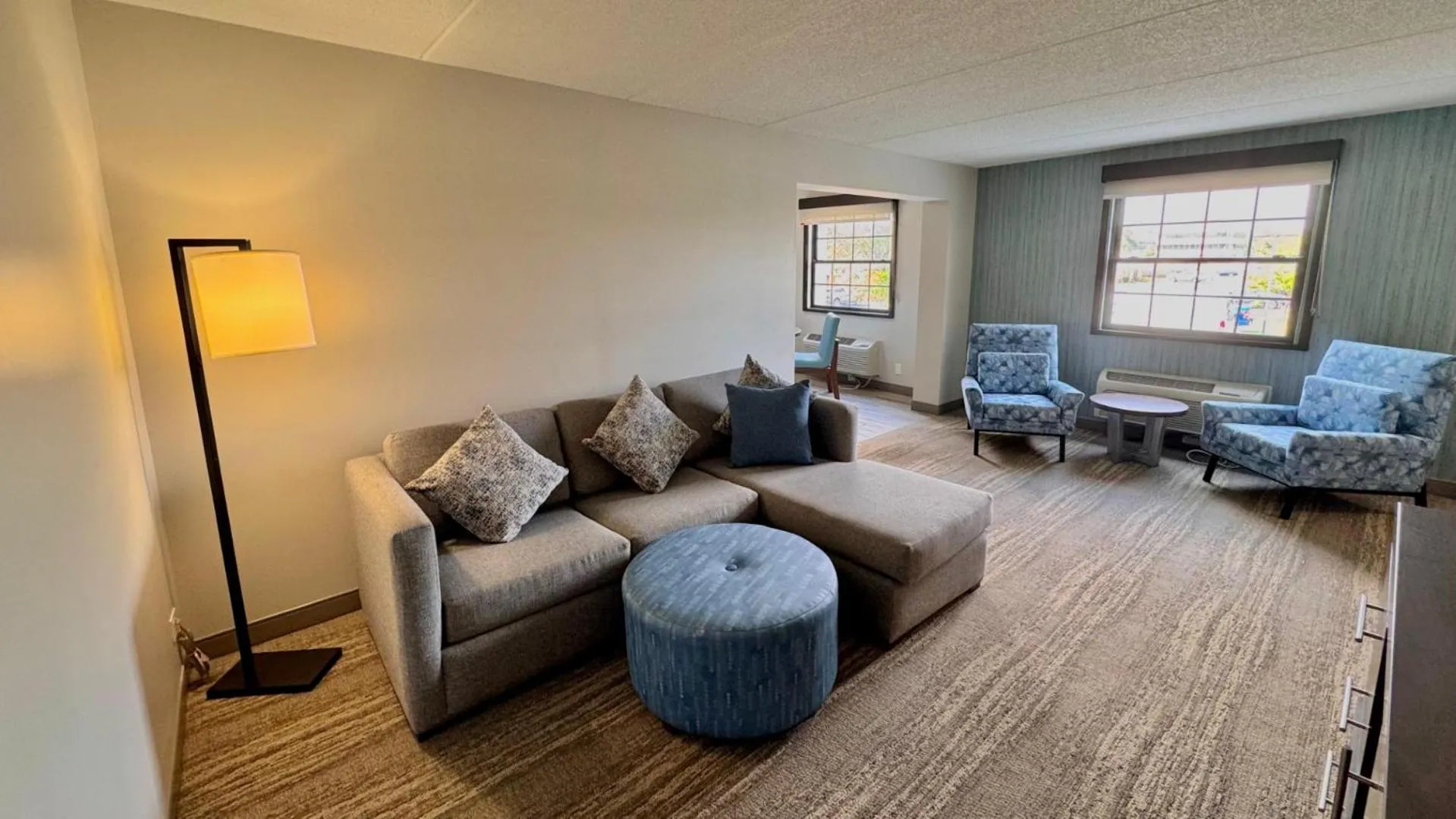 Living room in Sleep Inn Oakbrook Terrace - Chicago