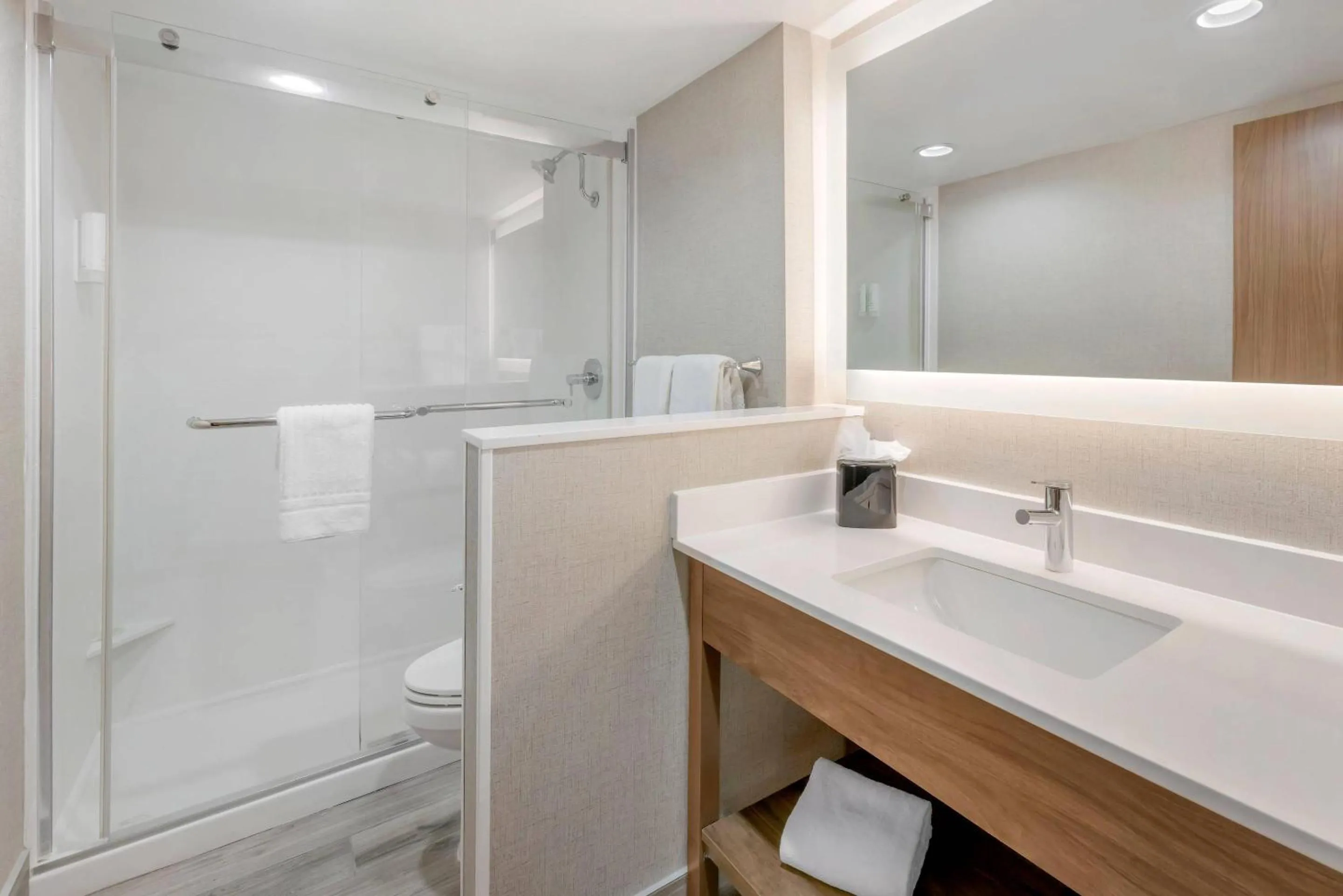 Bedroom in Sleep Inn Oakbrook Terrace - Chicago