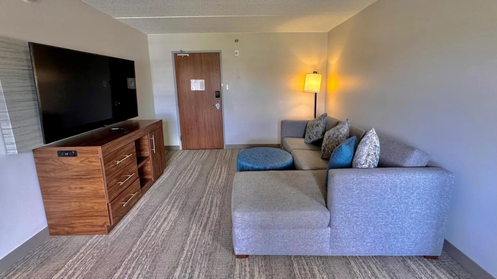 Living room in Sleep Inn Oakbrook Terrace - Chicago