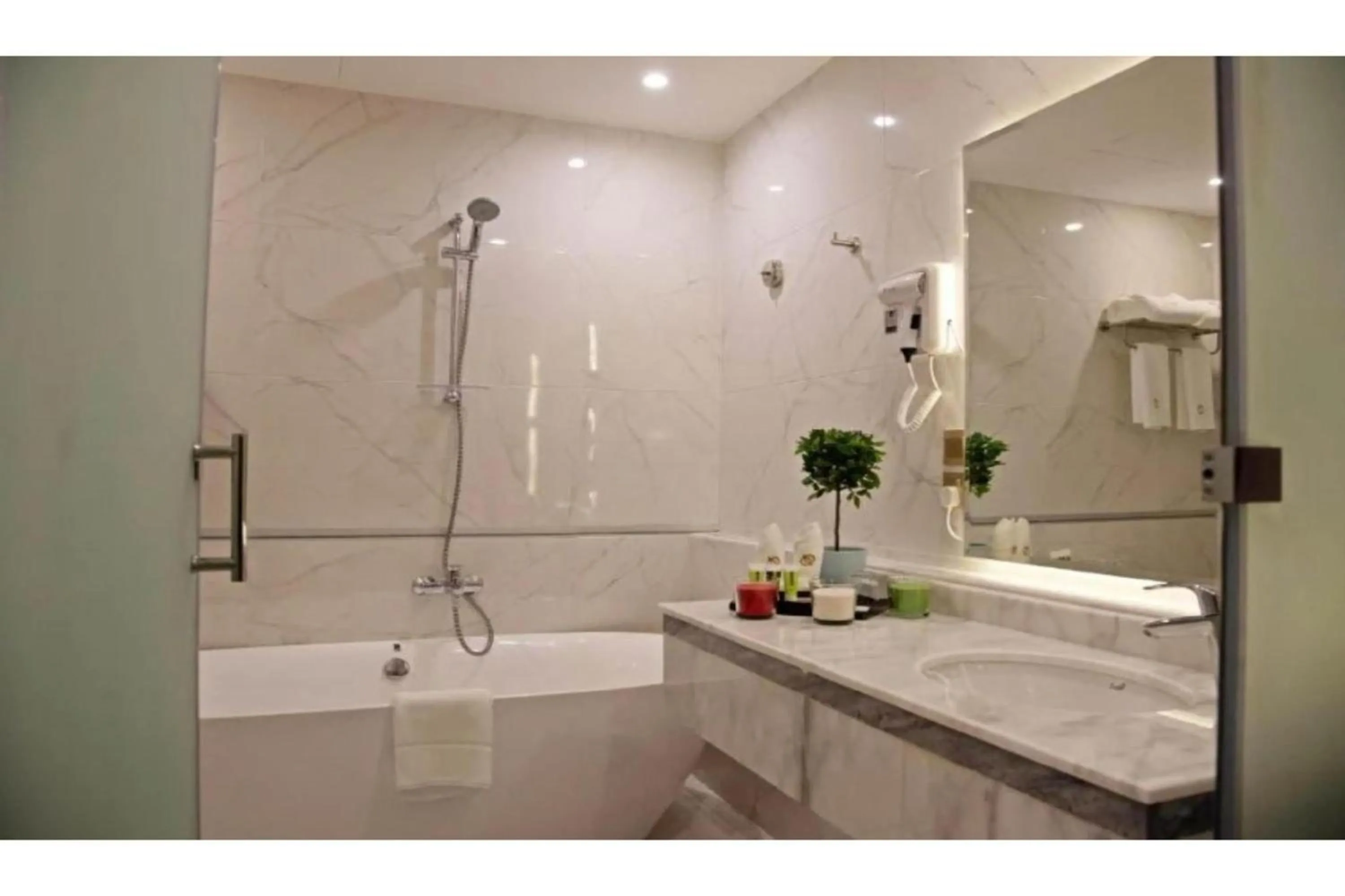 Bathroom in Sunday Emerald Hotel