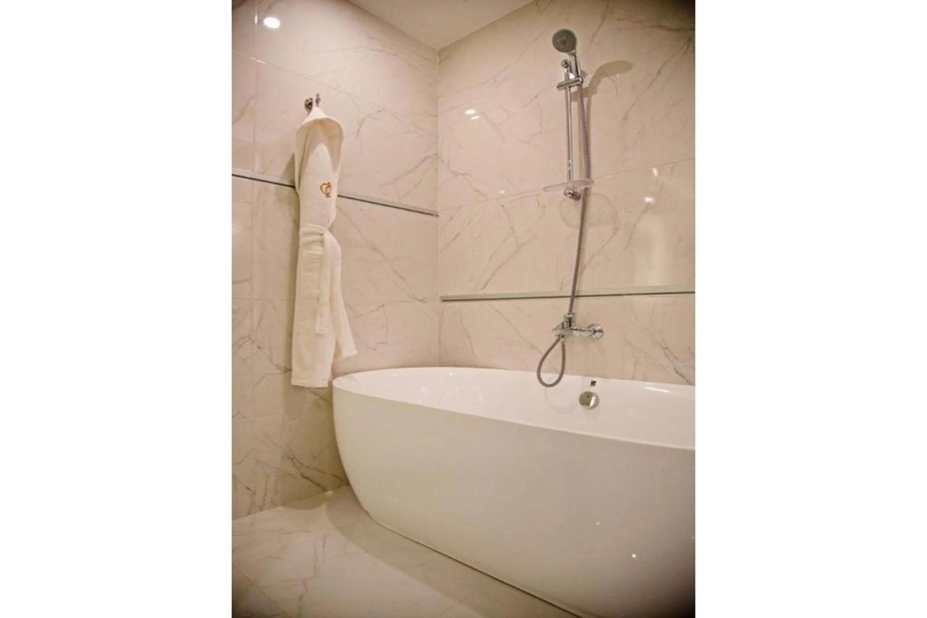 Bathroom in Sunday Emerald Hotel