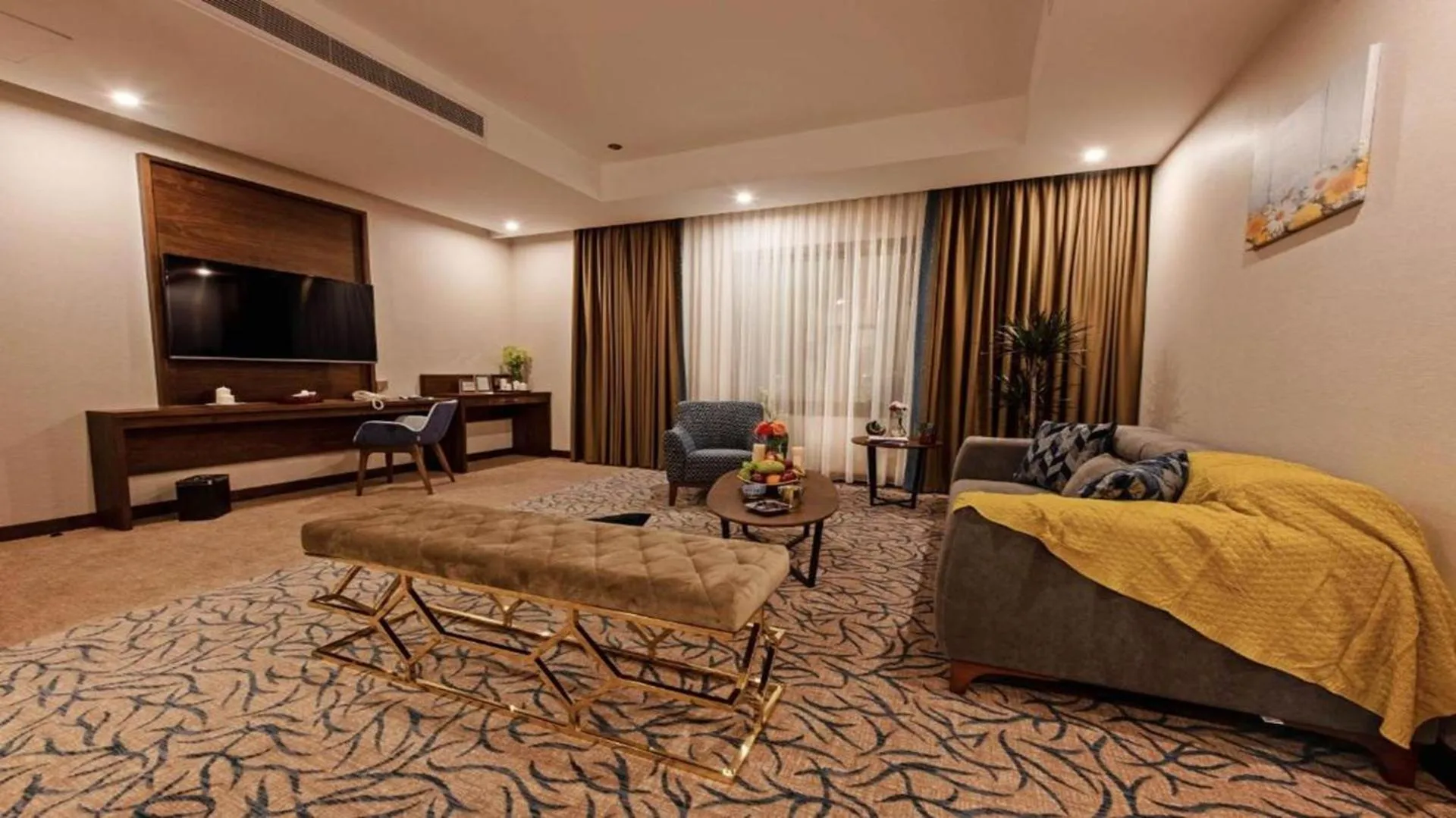 Photo of the whole room, Bed in Sunday Emerald Hotel