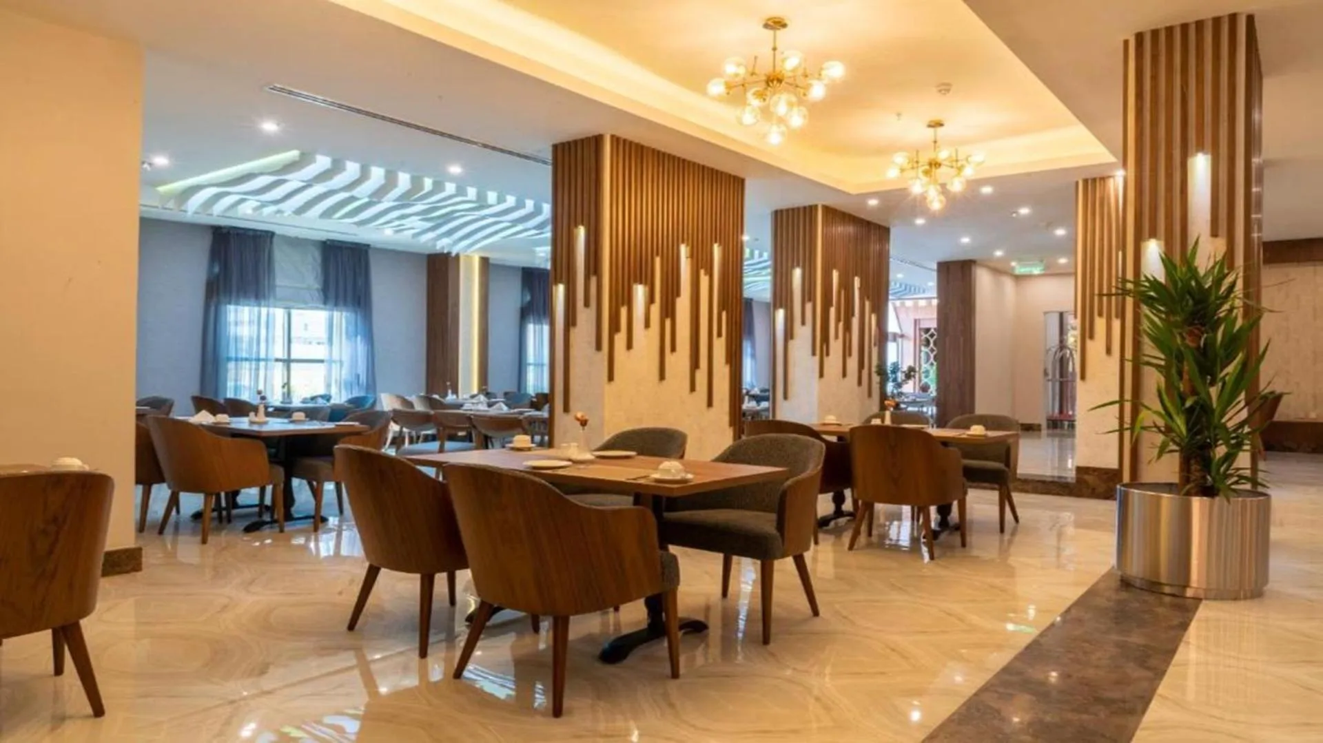 Restaurant/places to eat in Sunday Emerald Hotel