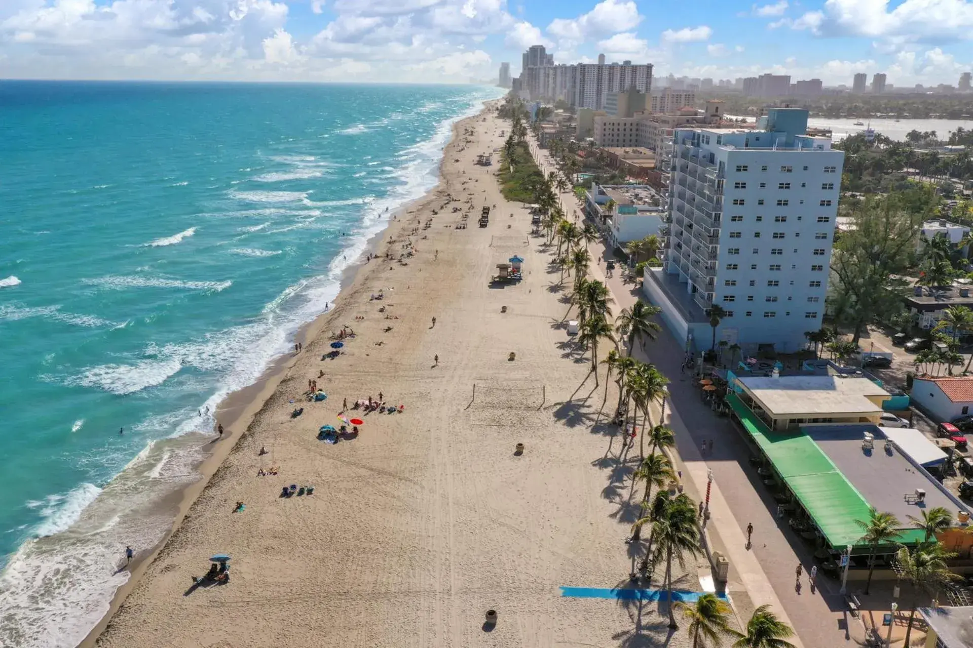 Cozy studio wbeach boardwalk steps kitchen Cozy studio wbeach boardwalk steps kitchen