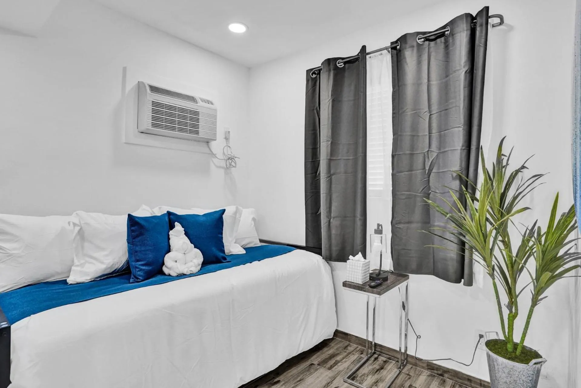 Other, Bed in Fillmore Suits