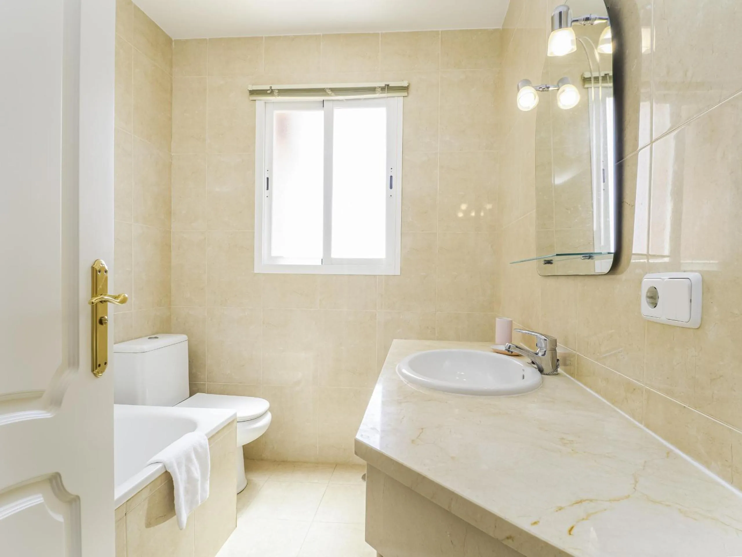 Bathroom in 2308- 2bedrooms apt with stunning sea view-terrace