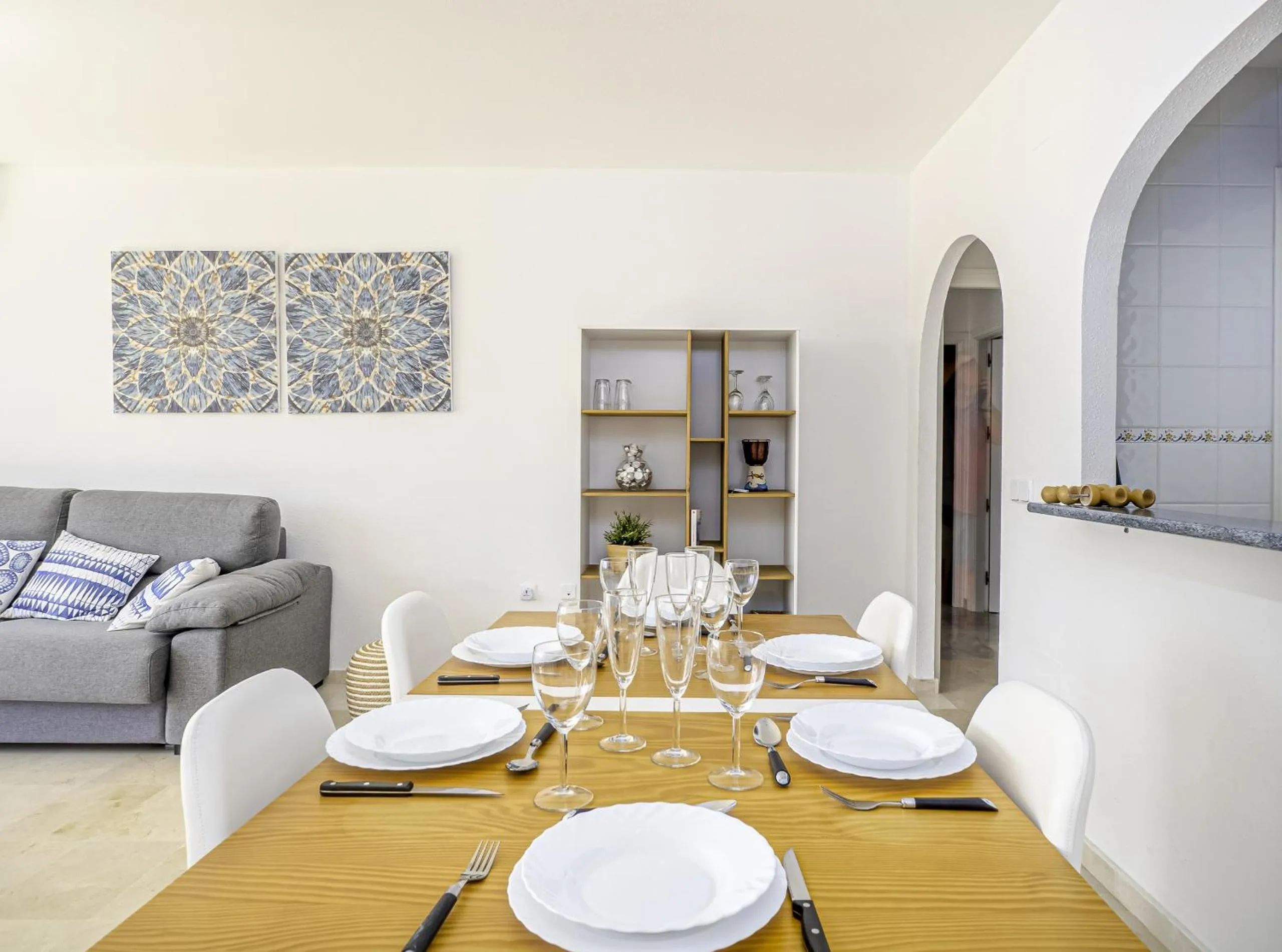 Communal lounge/ TV room in 2308- 2bedrooms apt with stunning sea view-terrace
