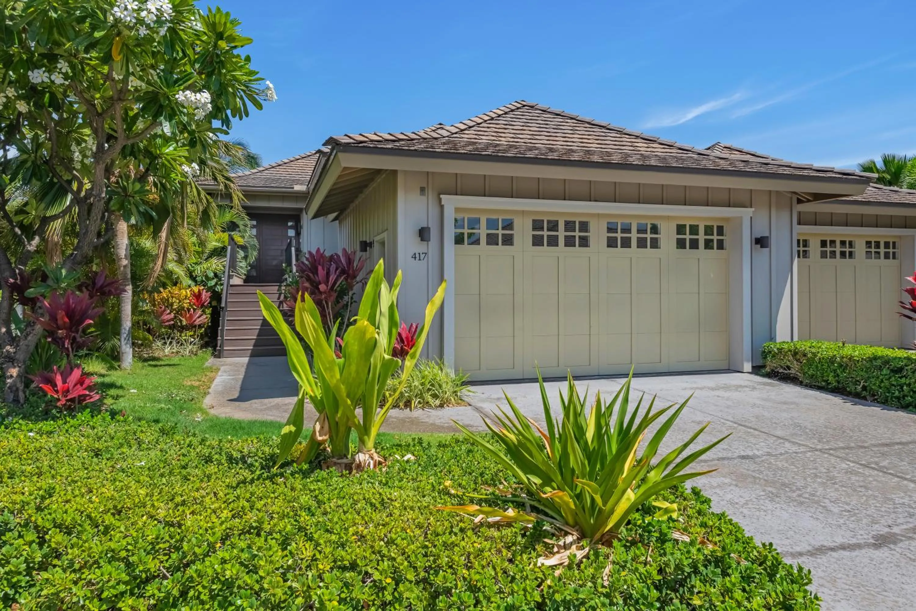 Property building in Mauna Lani Luxury Vacation Villas - CoralTree Residence Collection