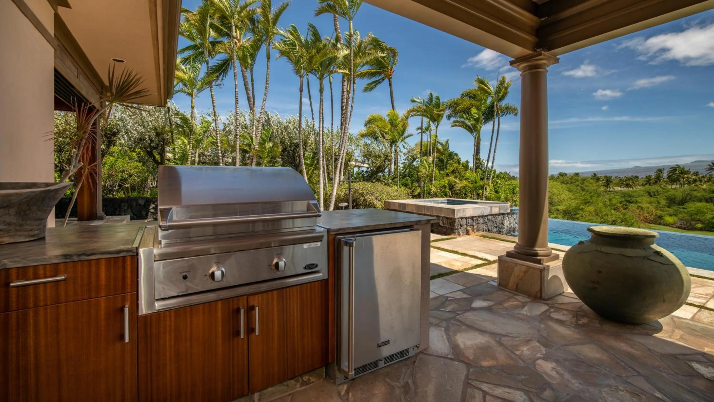 BBQ facilities in Mauna Lani Luxury Vacation Villas - CoralTree Residence Collection