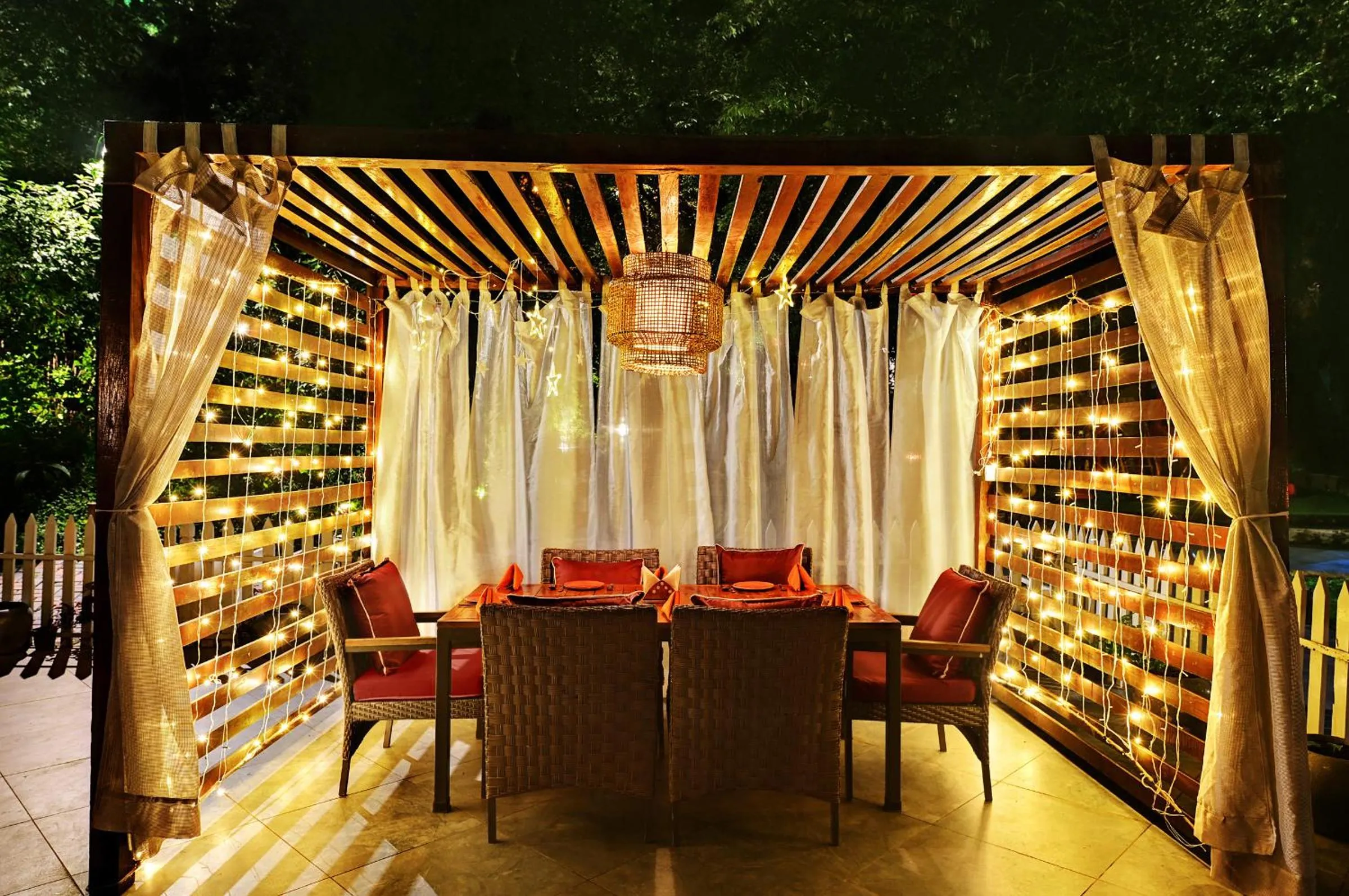 Food and drinks in Ayar Jungle Resort