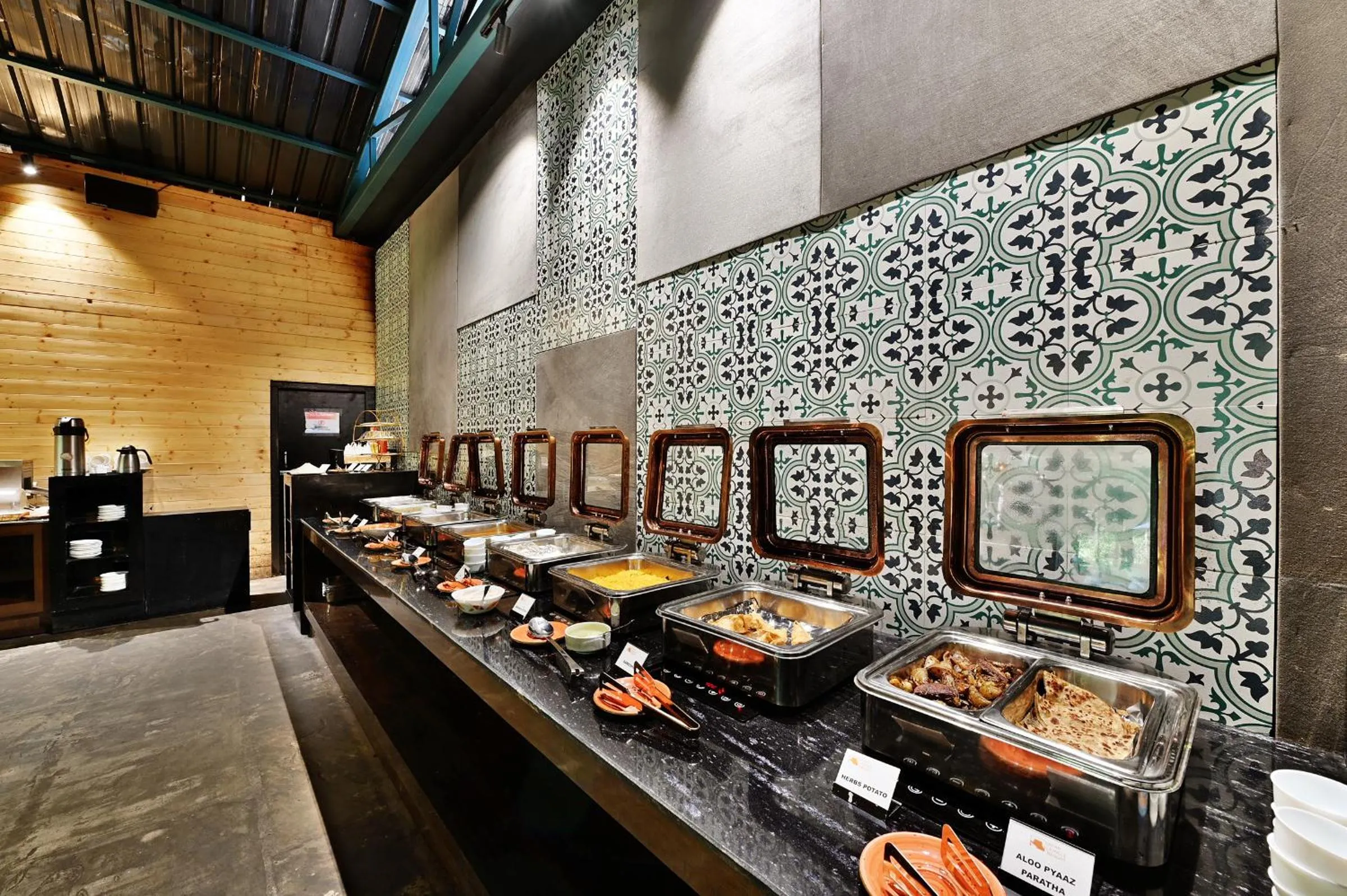 Restaurant/places to eat in Ayar Jungle Resort