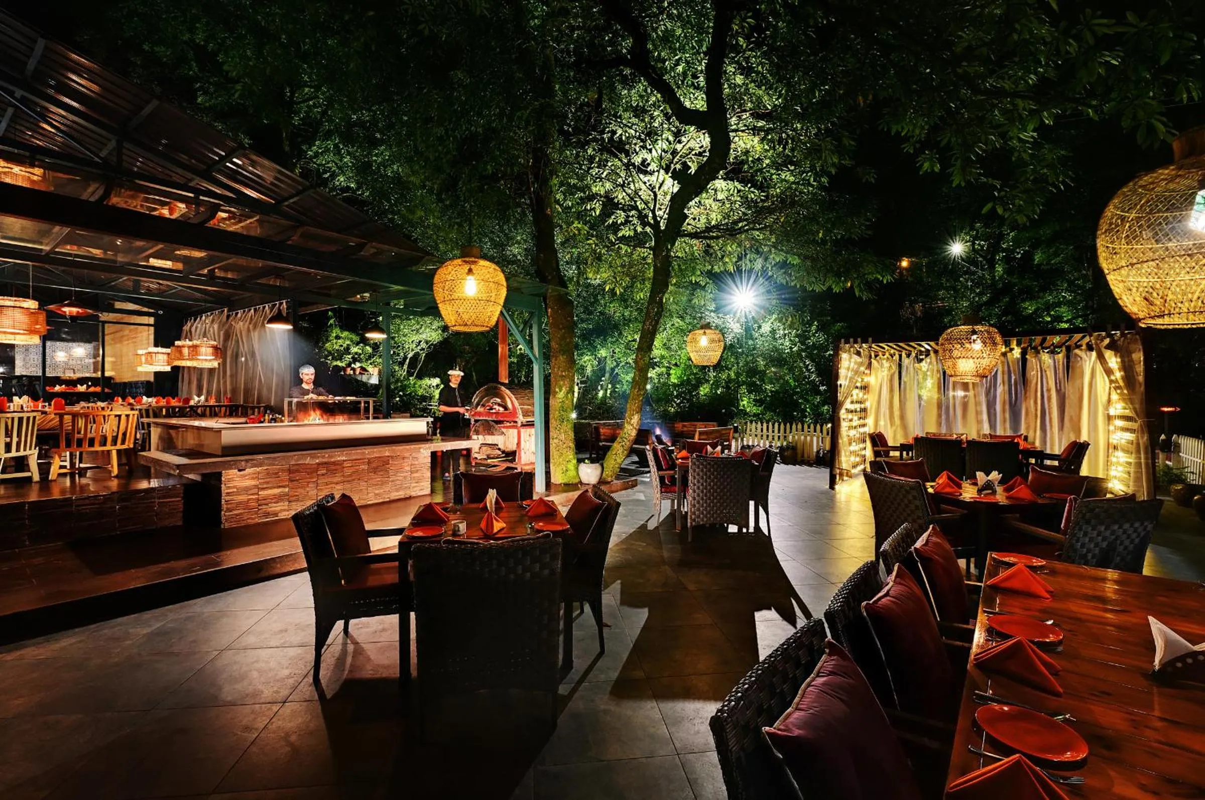 Restaurant/places to eat in Ayar Jungle Resort