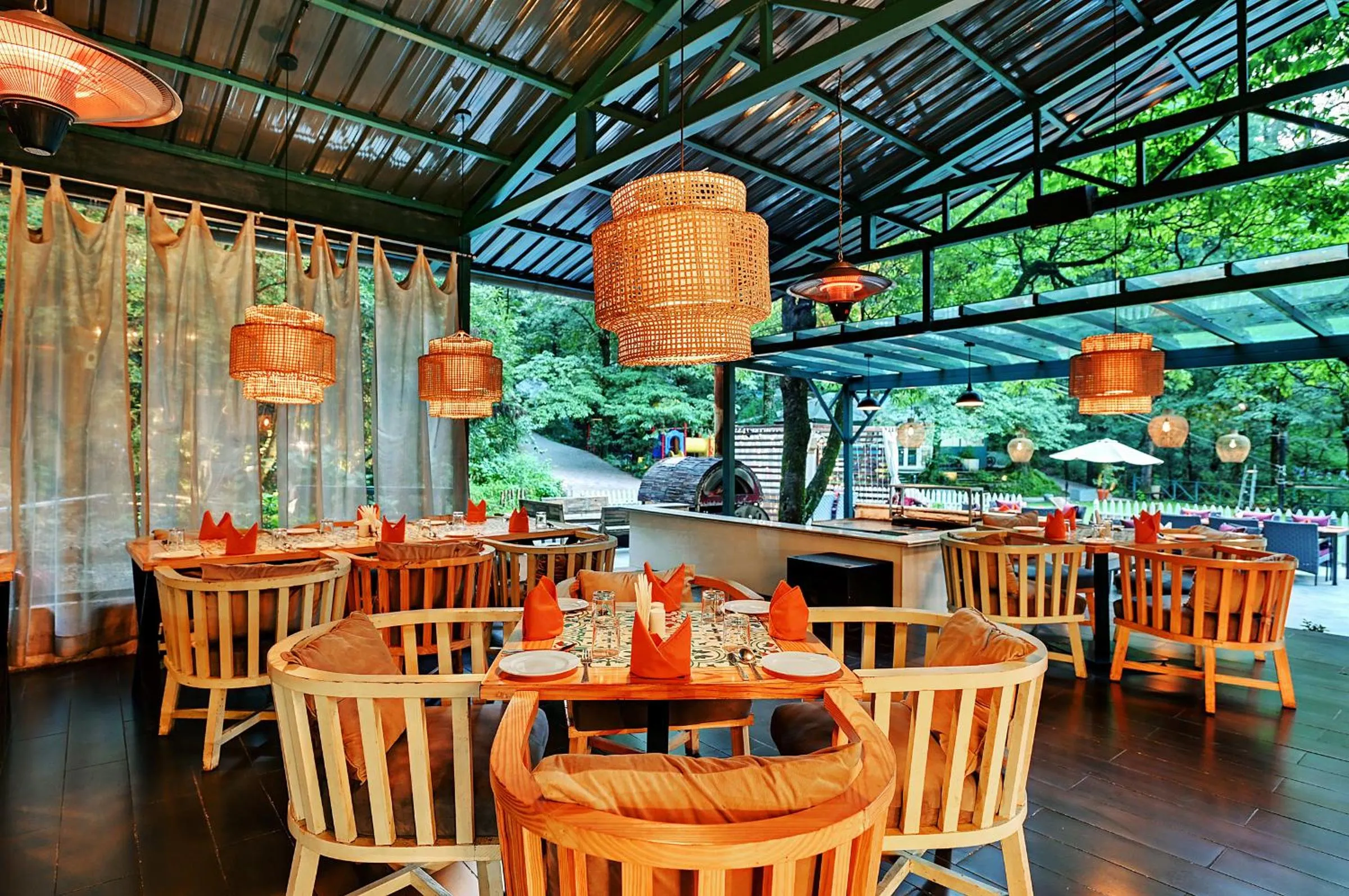Restaurant/places to eat in Ayar Jungle Resort