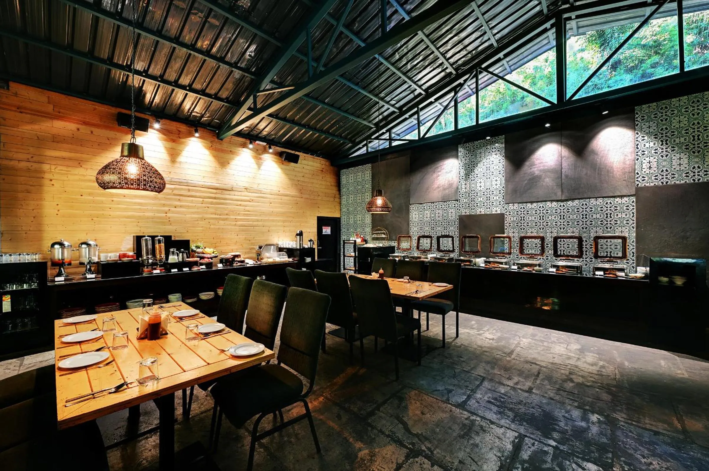 Restaurant/places to eat in Ayar Jungle Resort