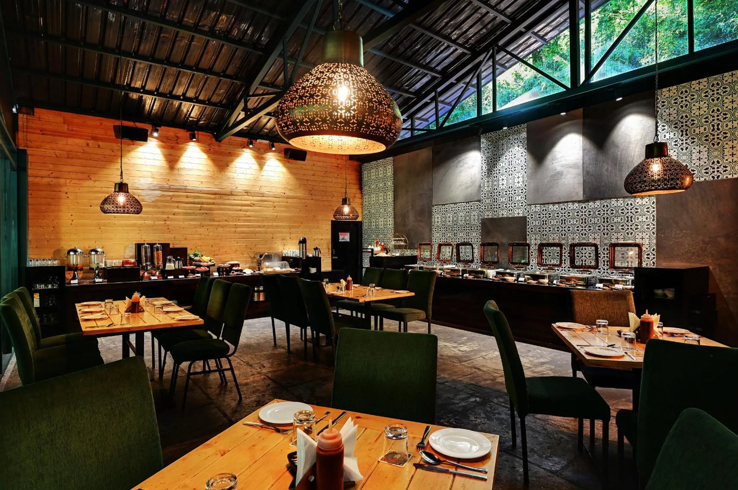 Restaurant/places to eat in Ayar Jungle Resort