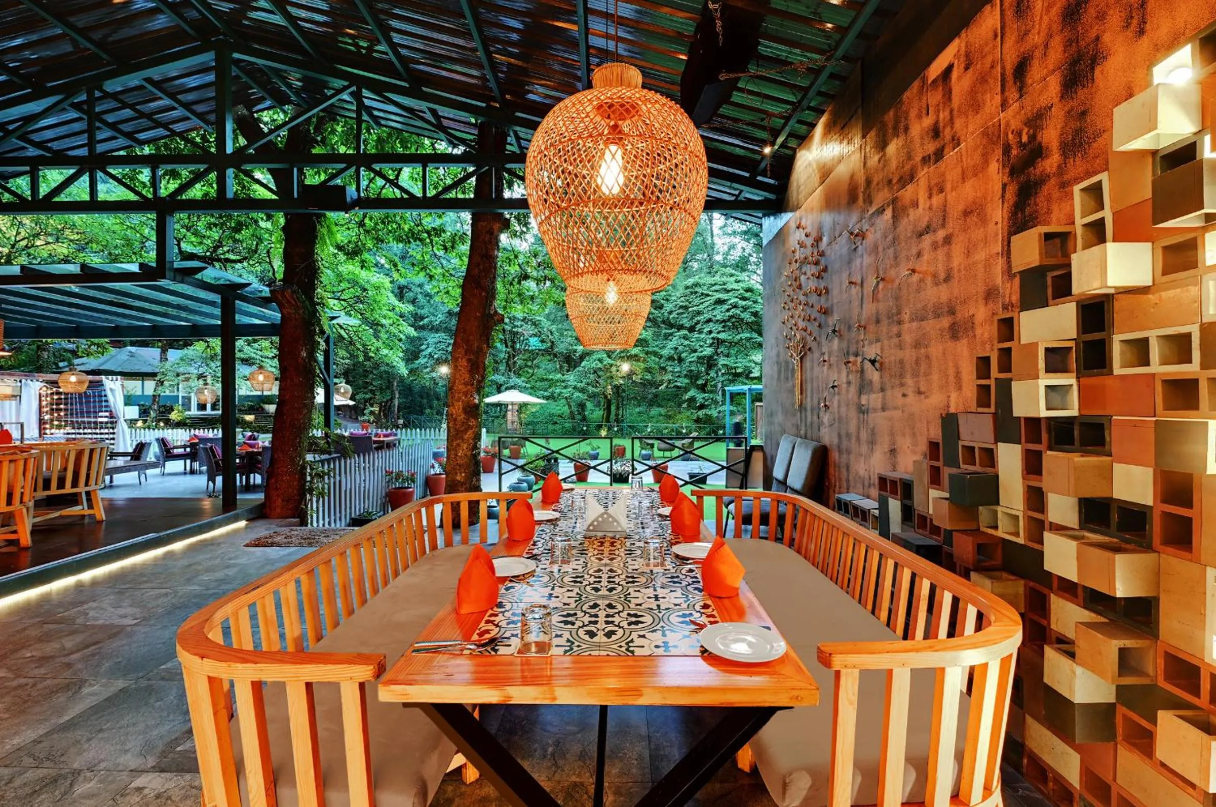 Restaurant/places to eat in Ayar Jungle Resort