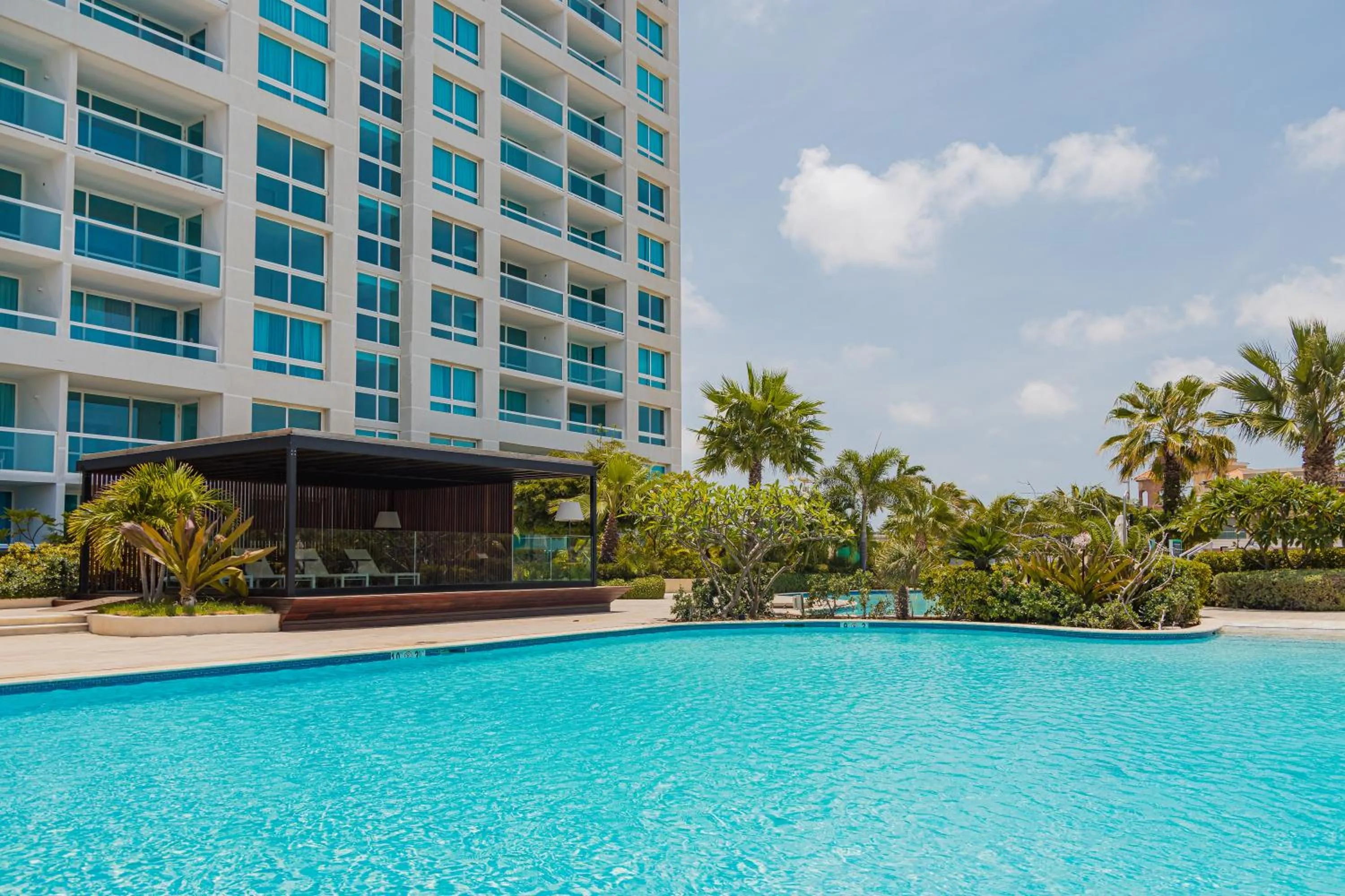 Swimming pool in Radisson Blu Aruba