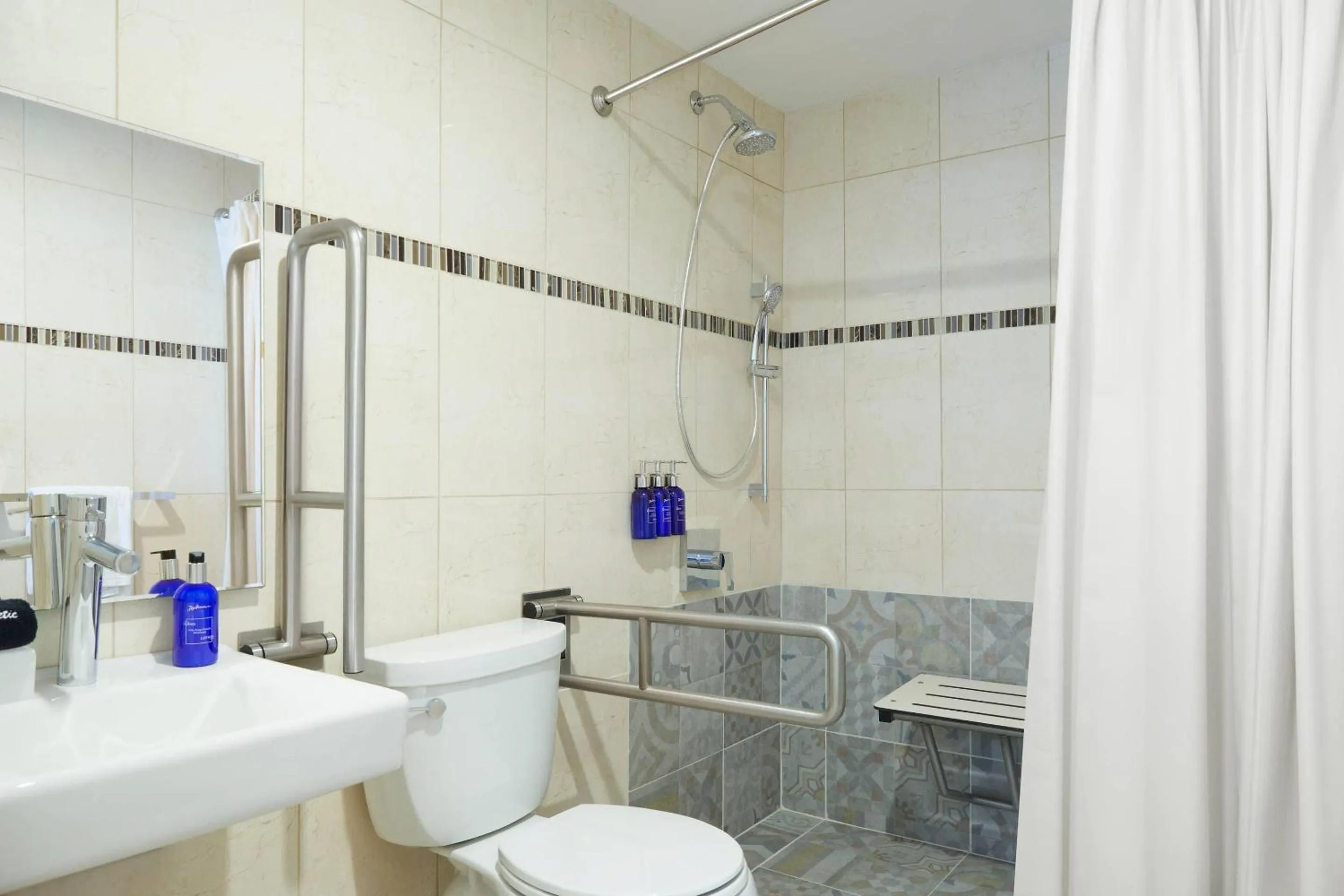 Bathroom in Radisson Blu Aruba