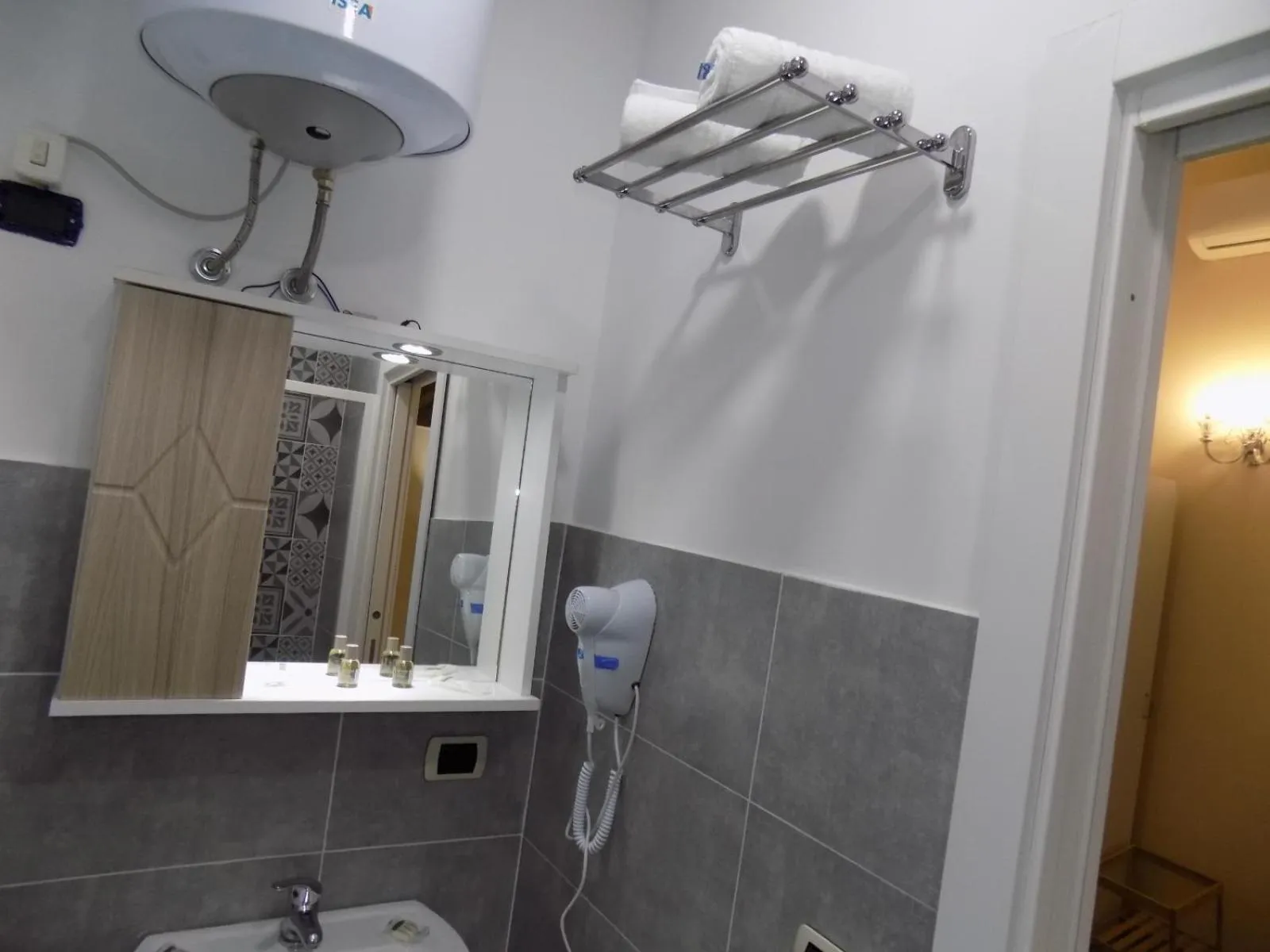 Bathroom in DUOMO 152 NAPOLI