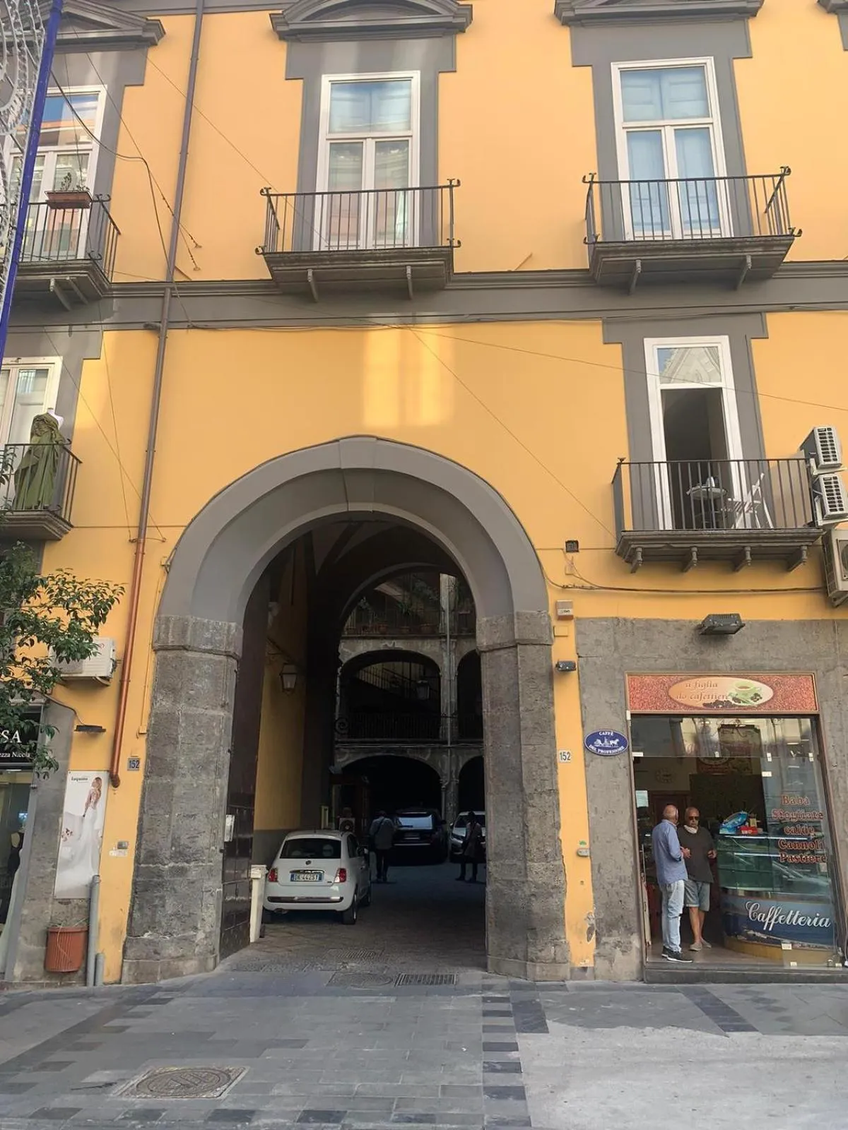 Property building in DUOMO 152 NAPOLI