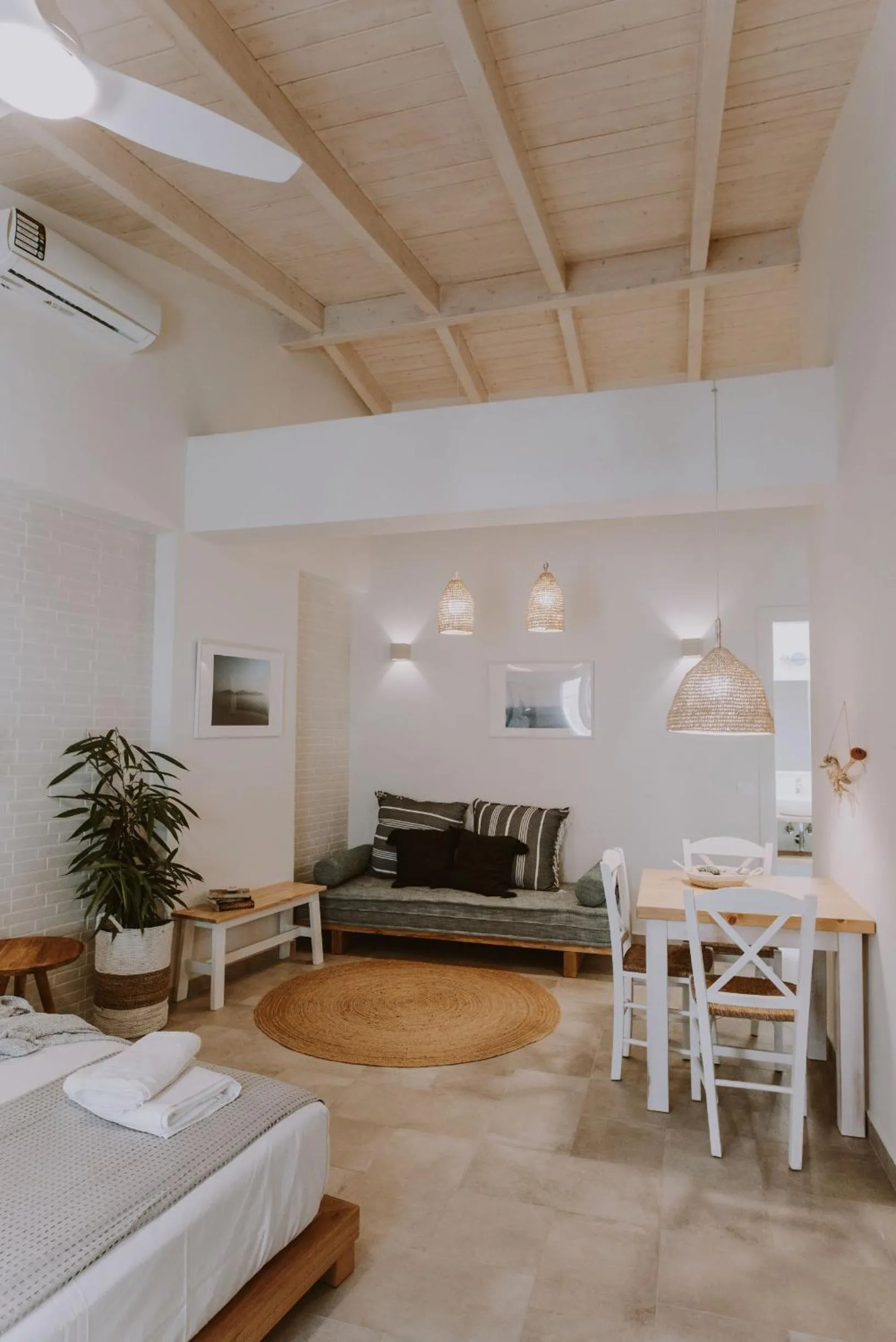 Bed in ERIEL Boutique Apartments