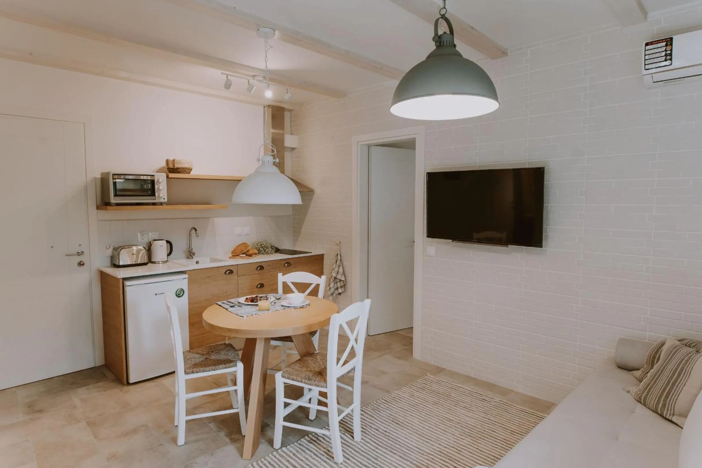 TV and multimedia in ERIEL Boutique Apartments