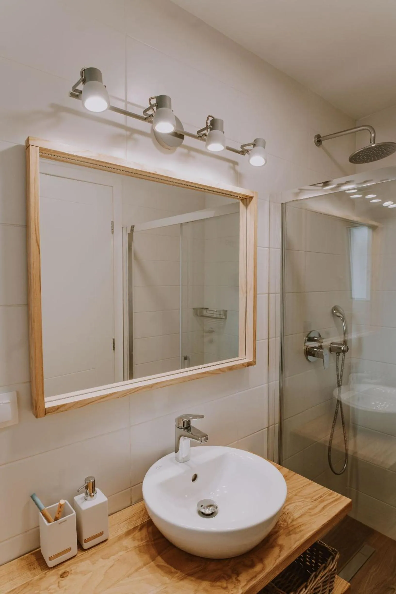 Shower in ERIEL Boutique Apartments