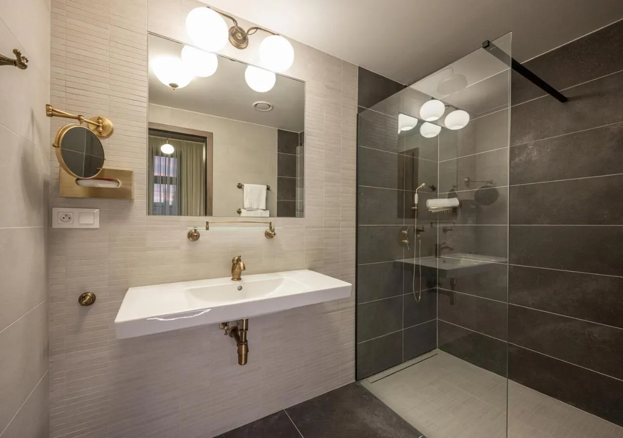 Shower in EFI SPA Hotel Superior & Pivovar