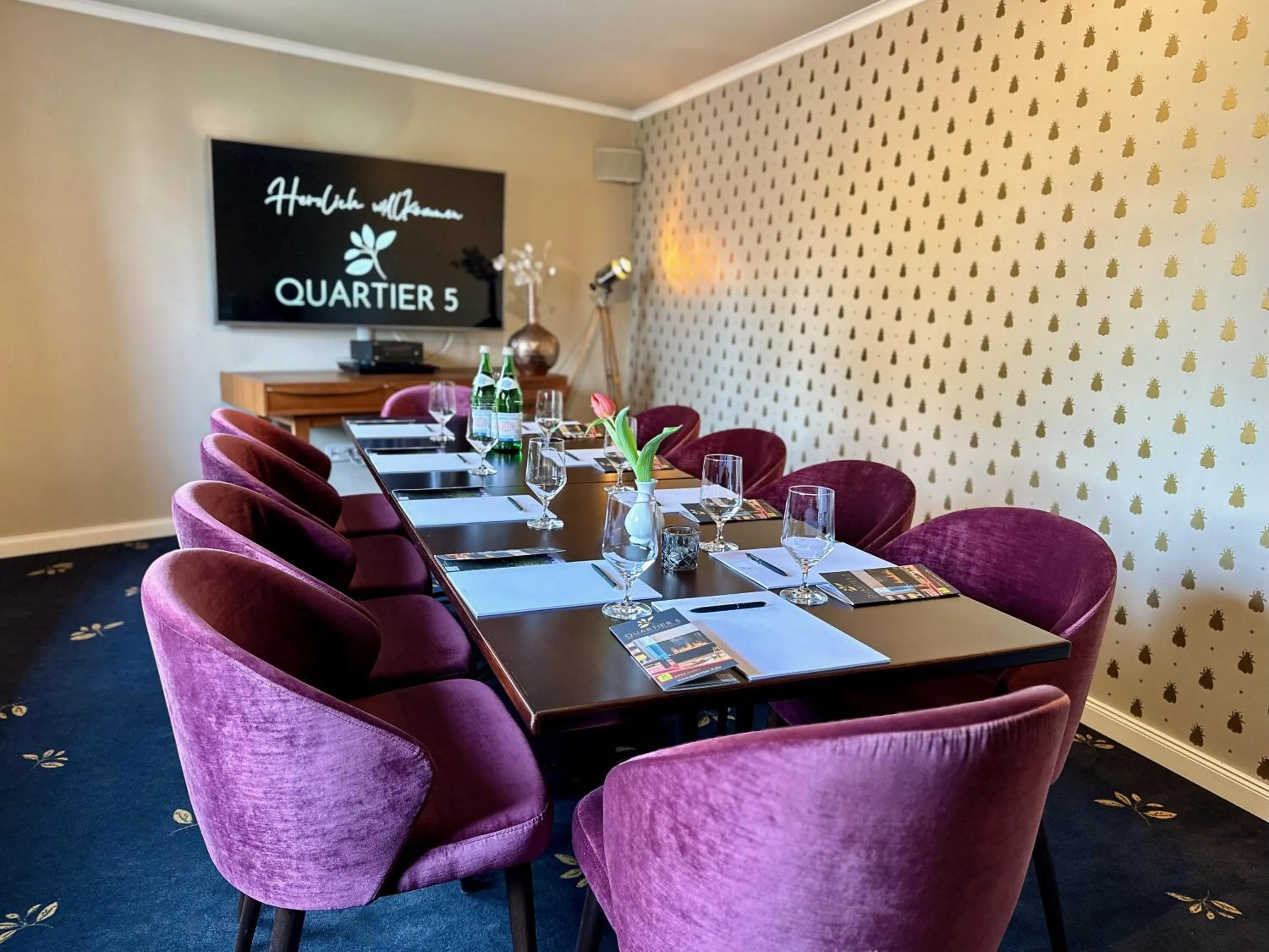 Communal lounge/ TV room in QUARTIER 5 Hotel & Restaurant, Sächsische Schweiz