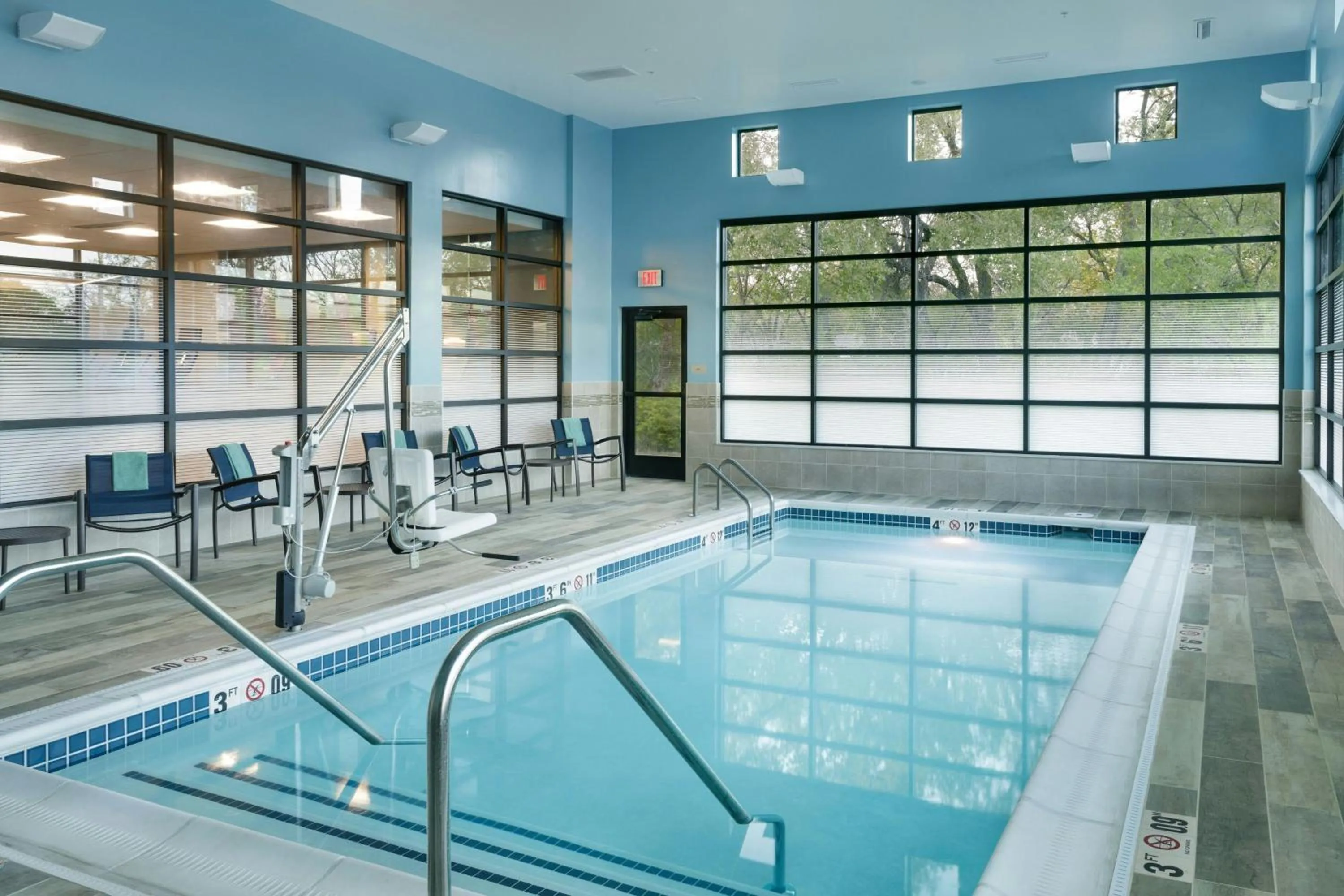 Swimming pool in SpringHill Suites by Marriott Topeka Southwest