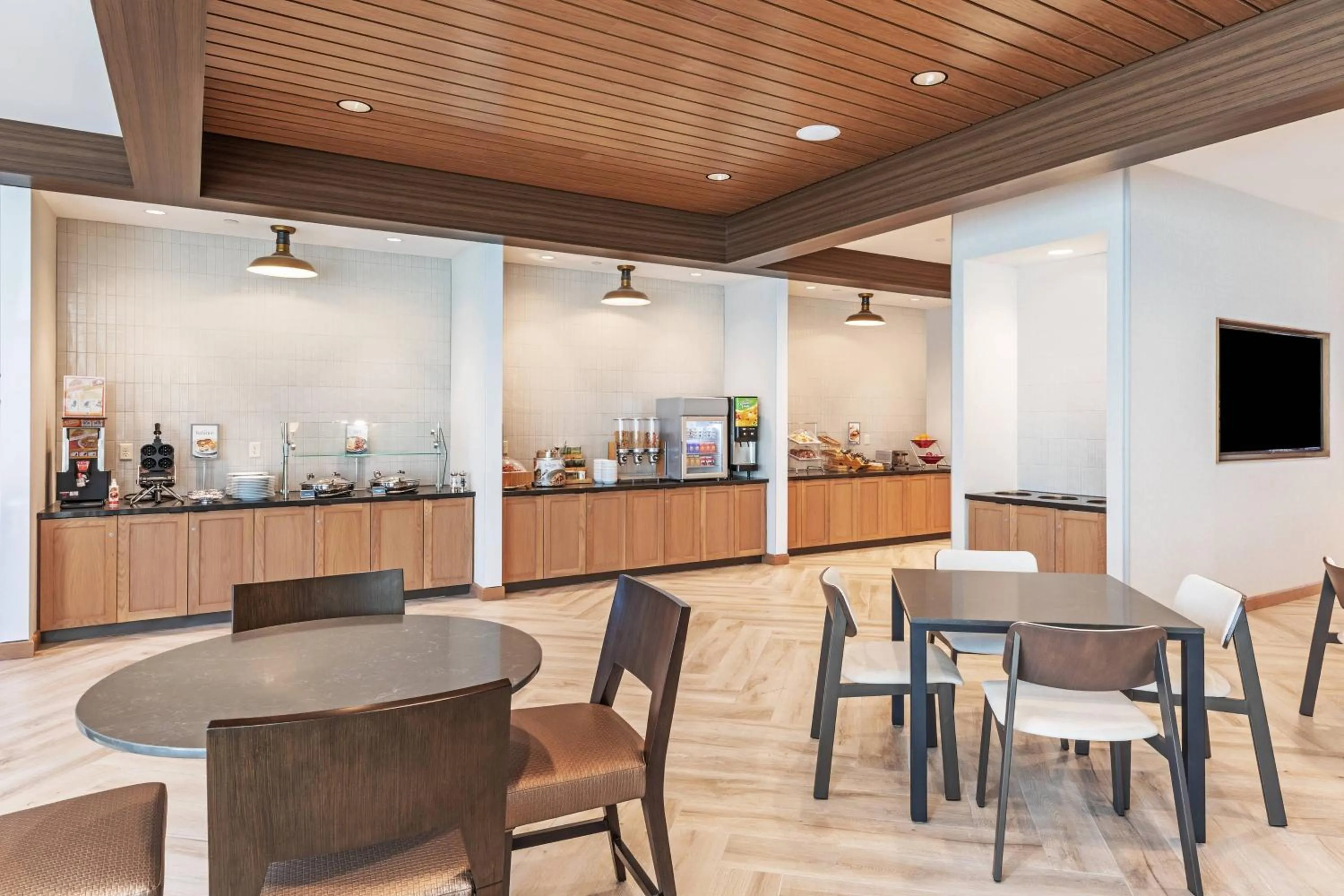 Breakfast in Fairfield Inn & Suites Houston Memorial City Area