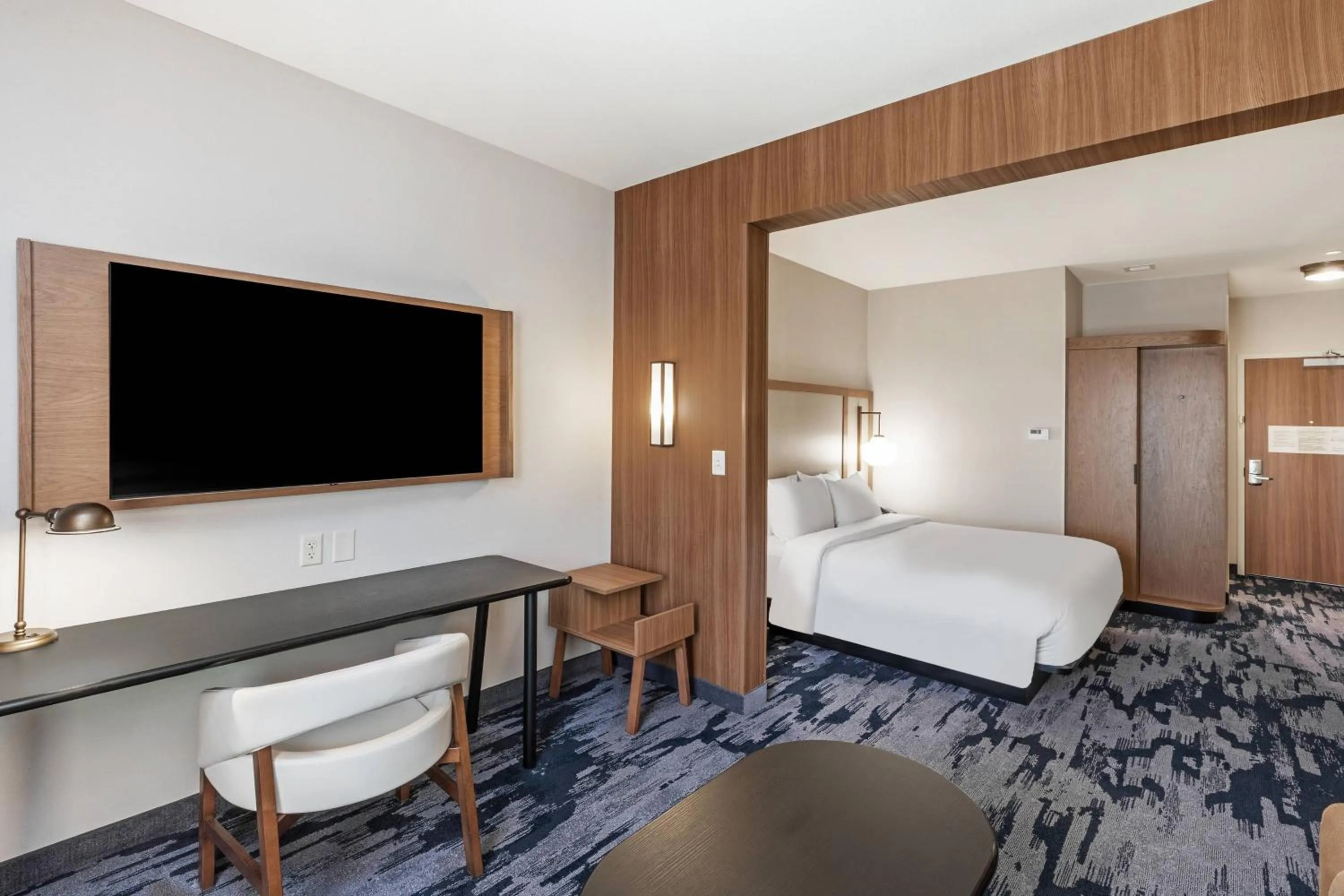 Photo of the whole room, Bed in Fairfield Inn & Suites Houston Memorial City Area