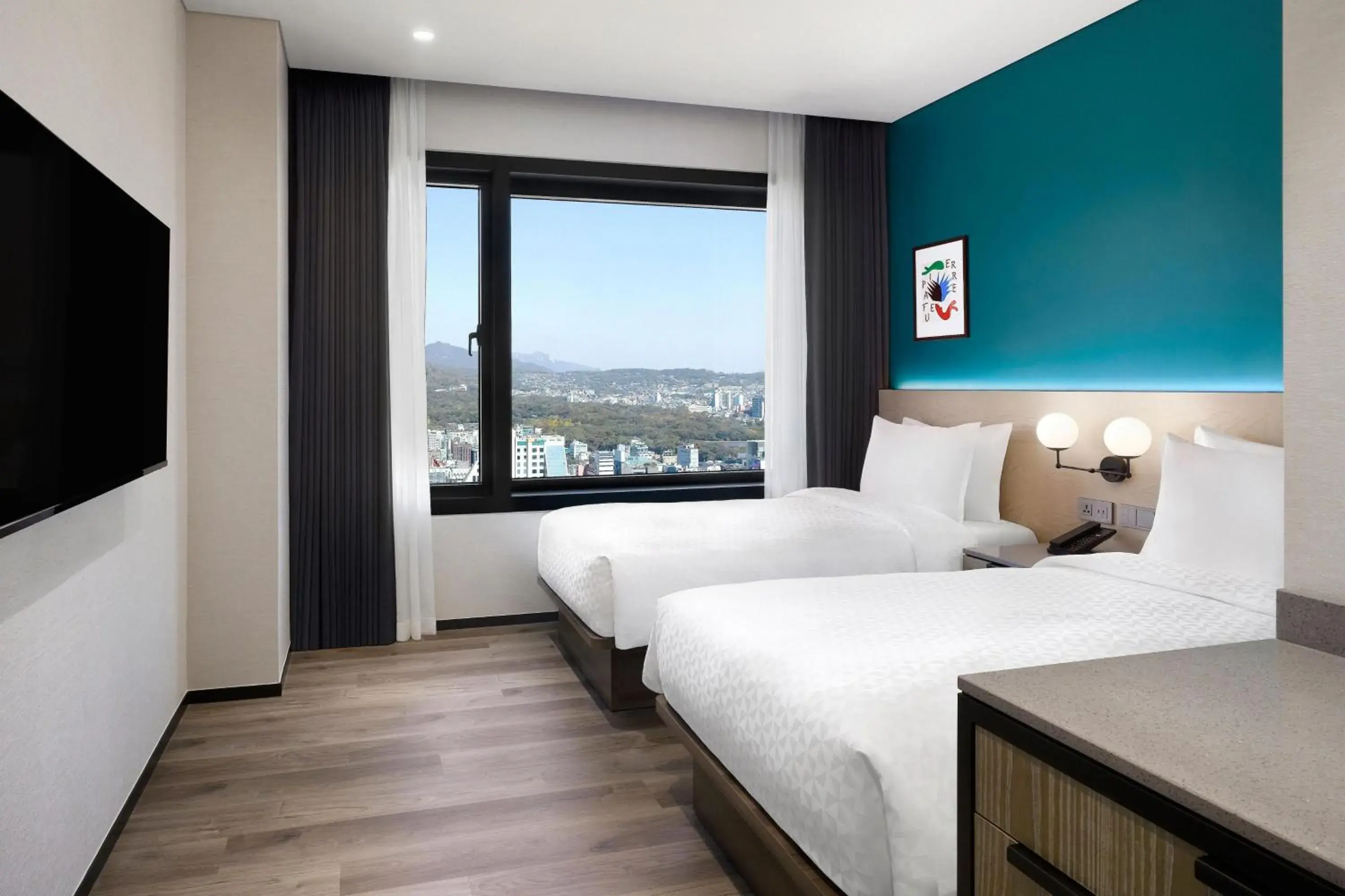 Superior room with two twin beds and city view in Four Points by Sheraton Josun, Seoul Myeongdong Superior room with two twin beds and city view in Four Points by Sheraton Josun, Seoul Myeongdong