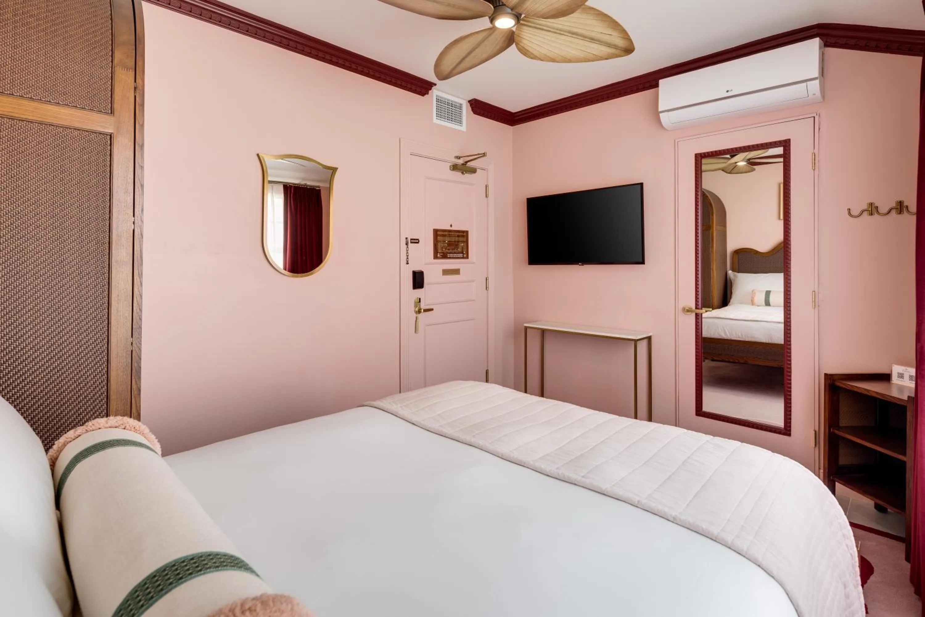 Bed in Esme Miami Beach