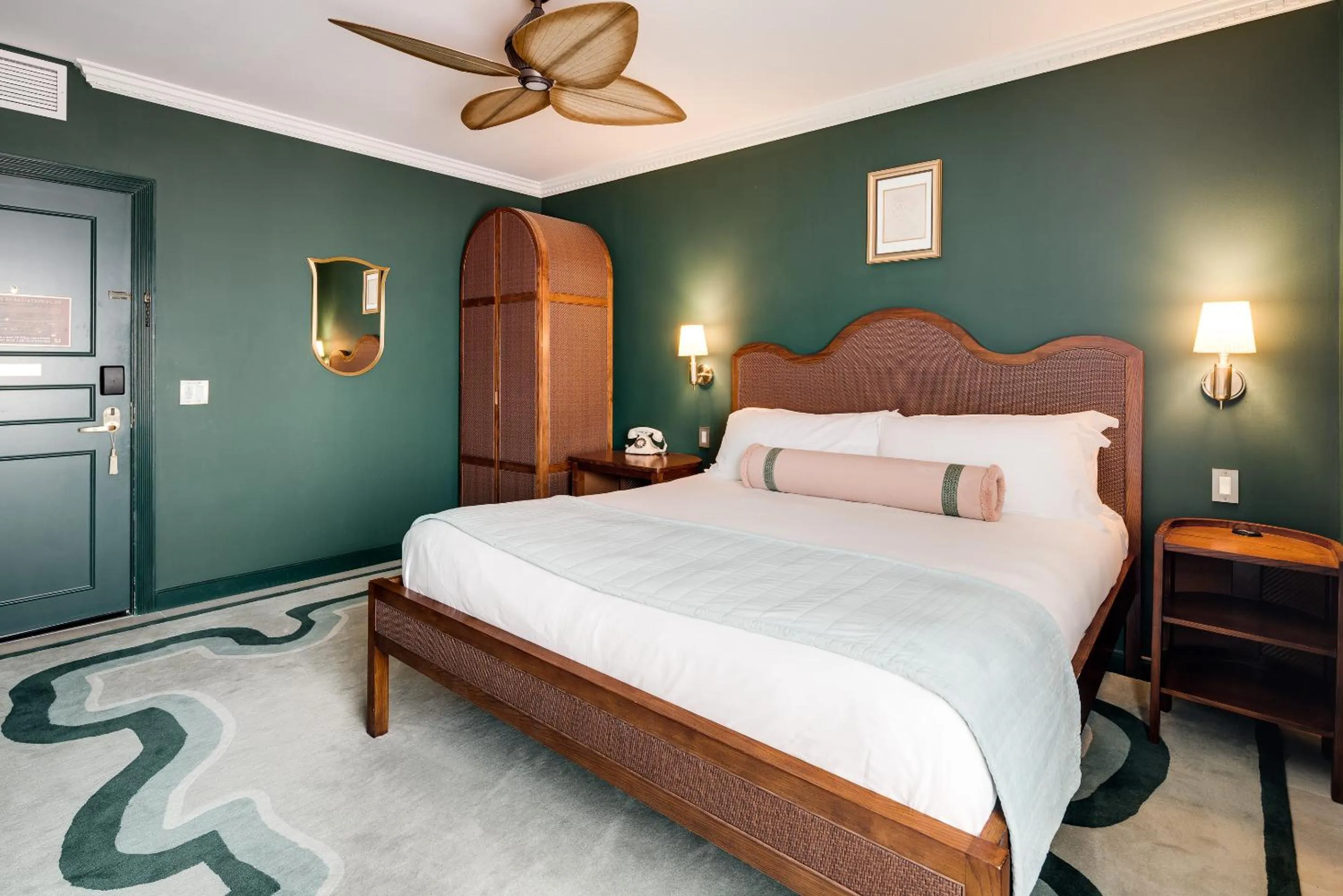 Photo of the whole room, Bed in Esme Miami Beach