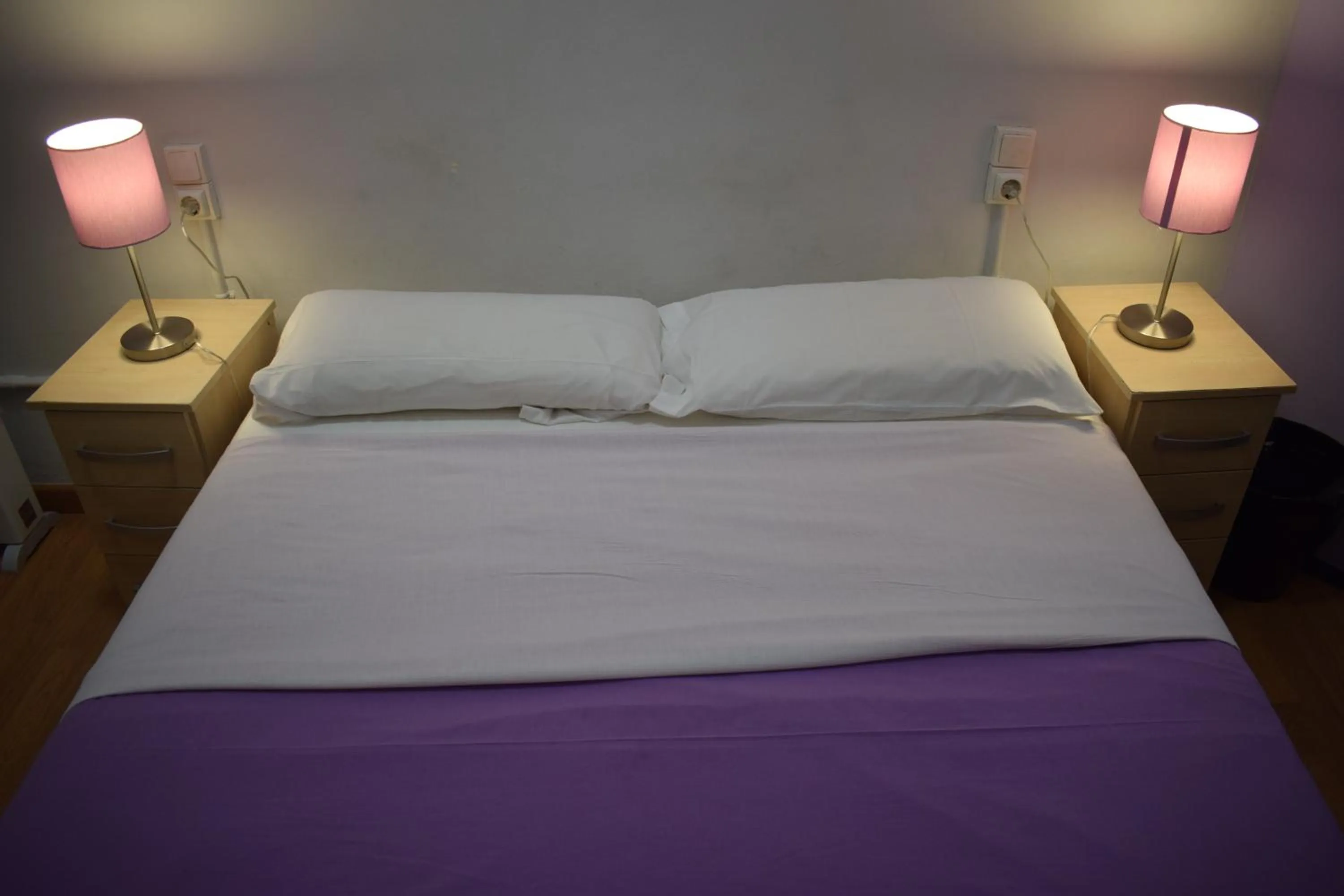 Bed in Hostal MiMi Las Ramblas