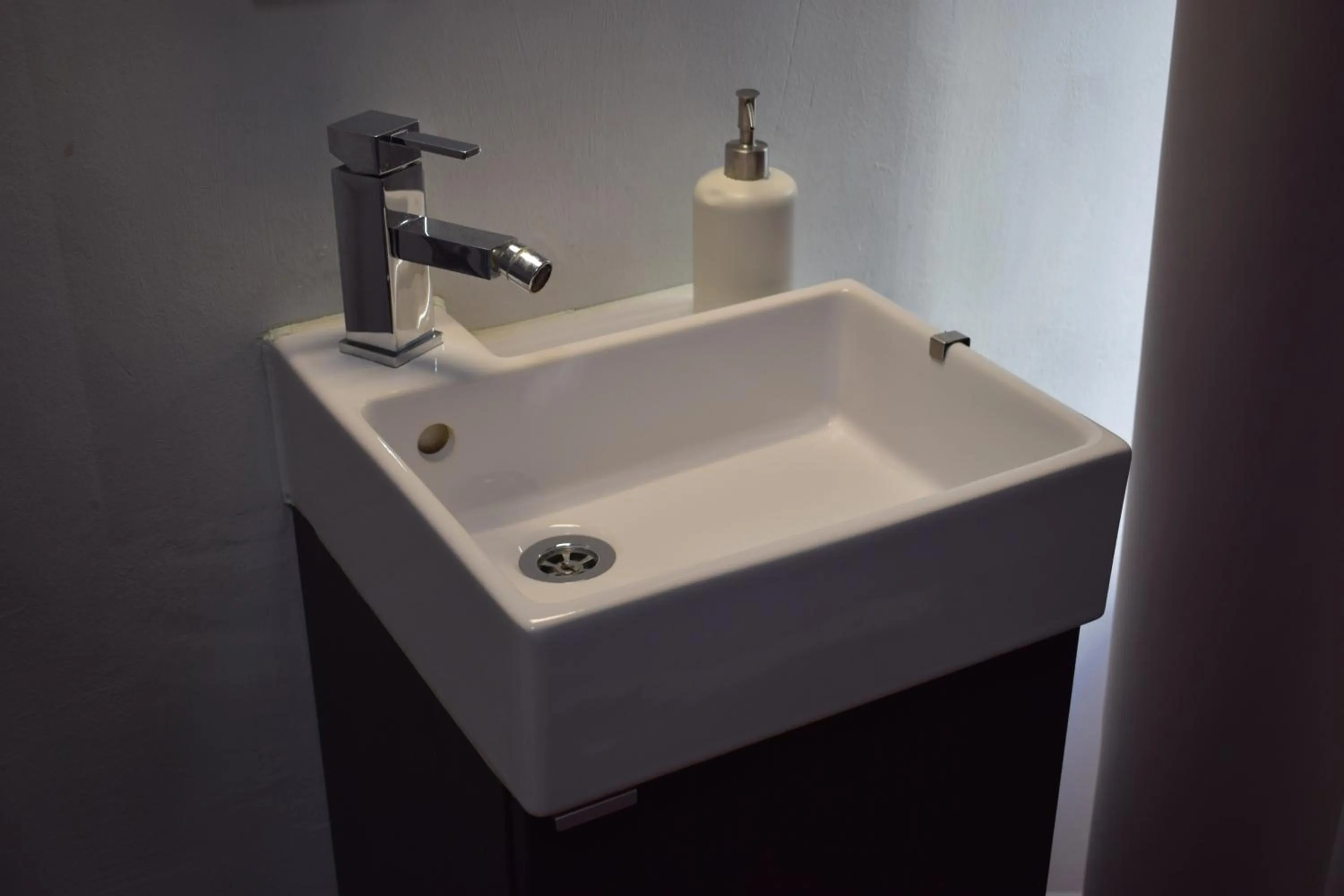 Toilet in Hostal MiMi Las Ramblas