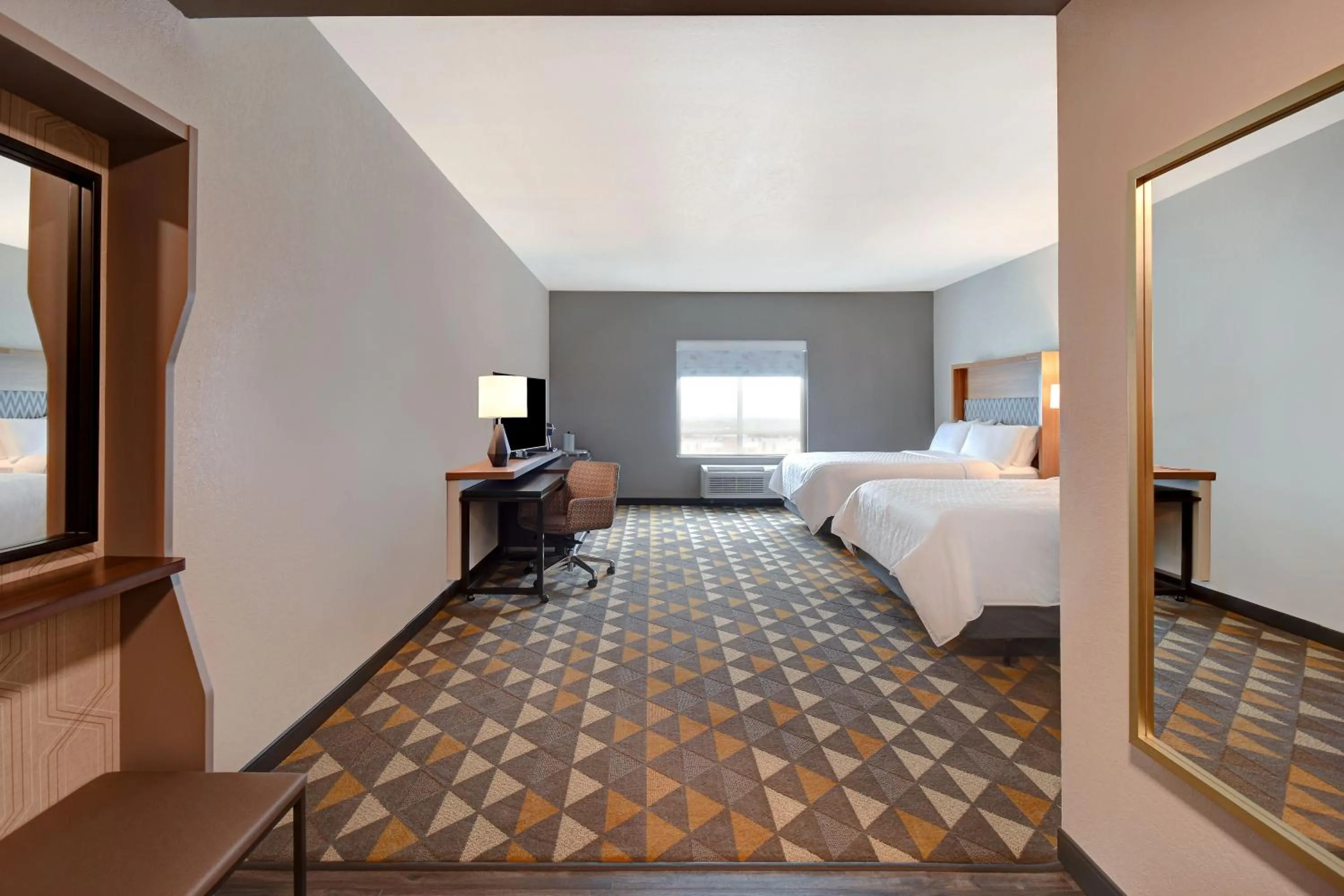 Photo of the whole room, Bed in Holiday Inn - Erie by IHG