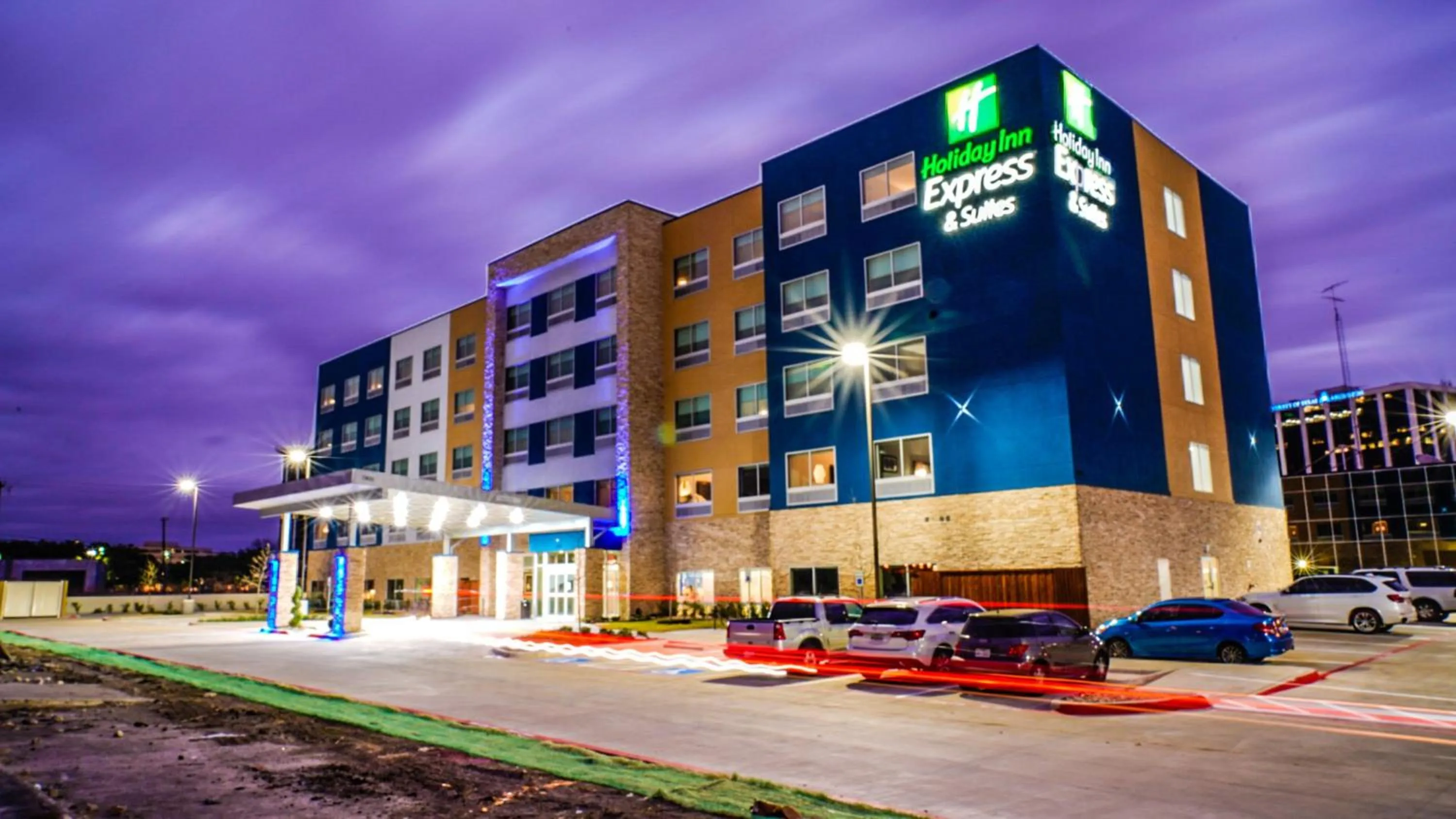 Property building in Holiday Inn Express & Suites - Dallas Market Center by IHG