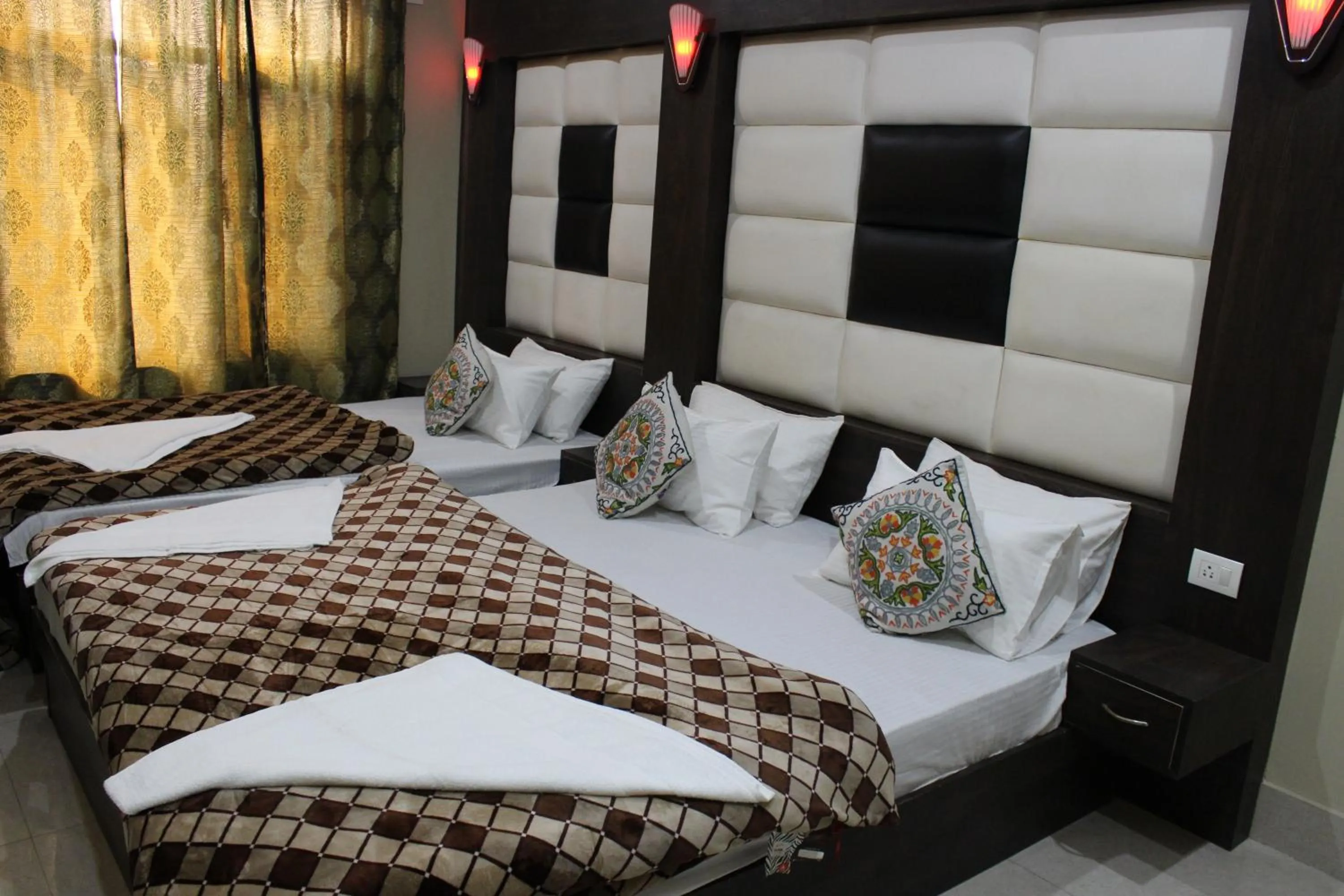Bed in Hotel Samar