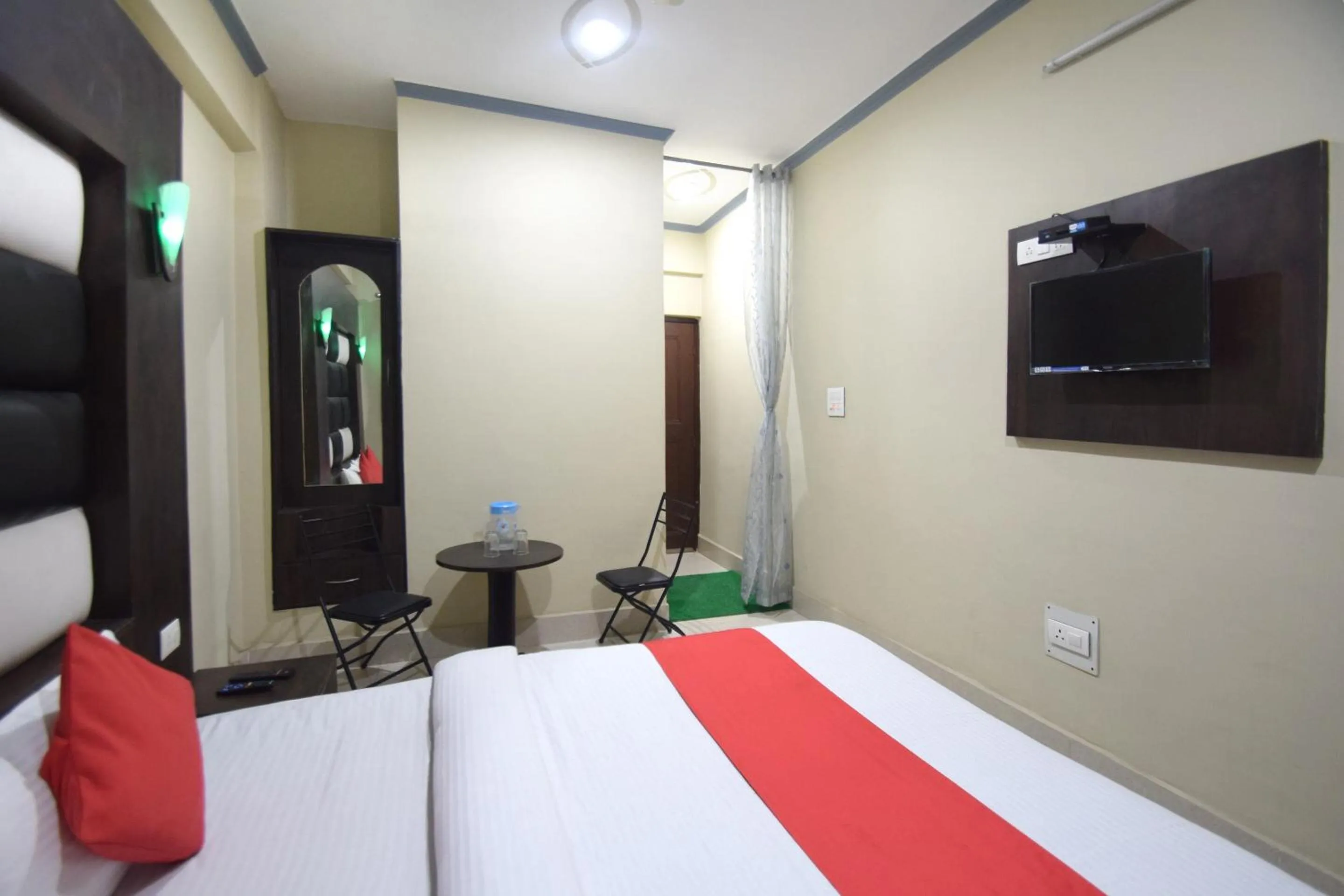 Bedroom, Bed in Hotel Samar