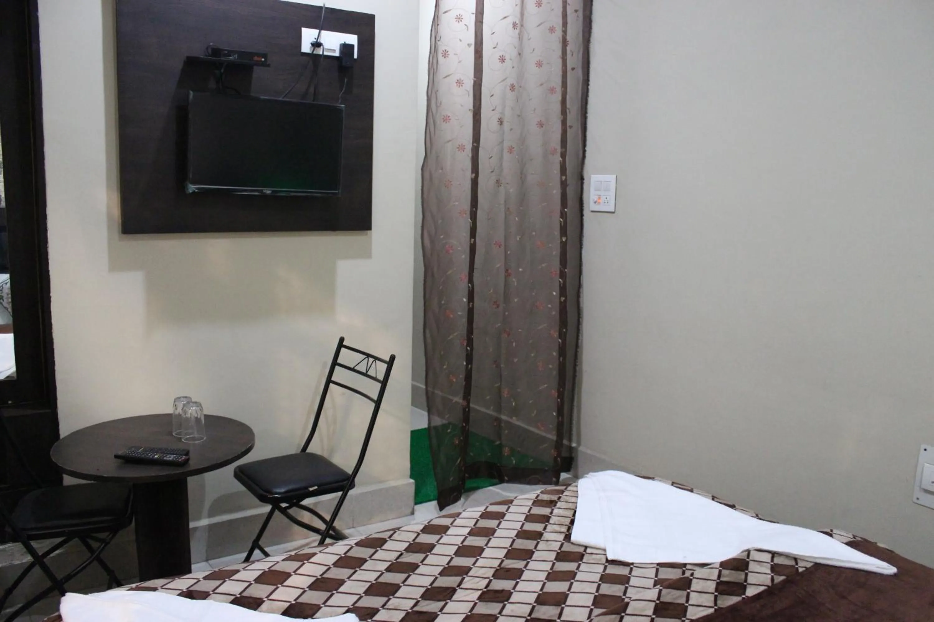 TV and multimedia, Bed in Hotel Samar