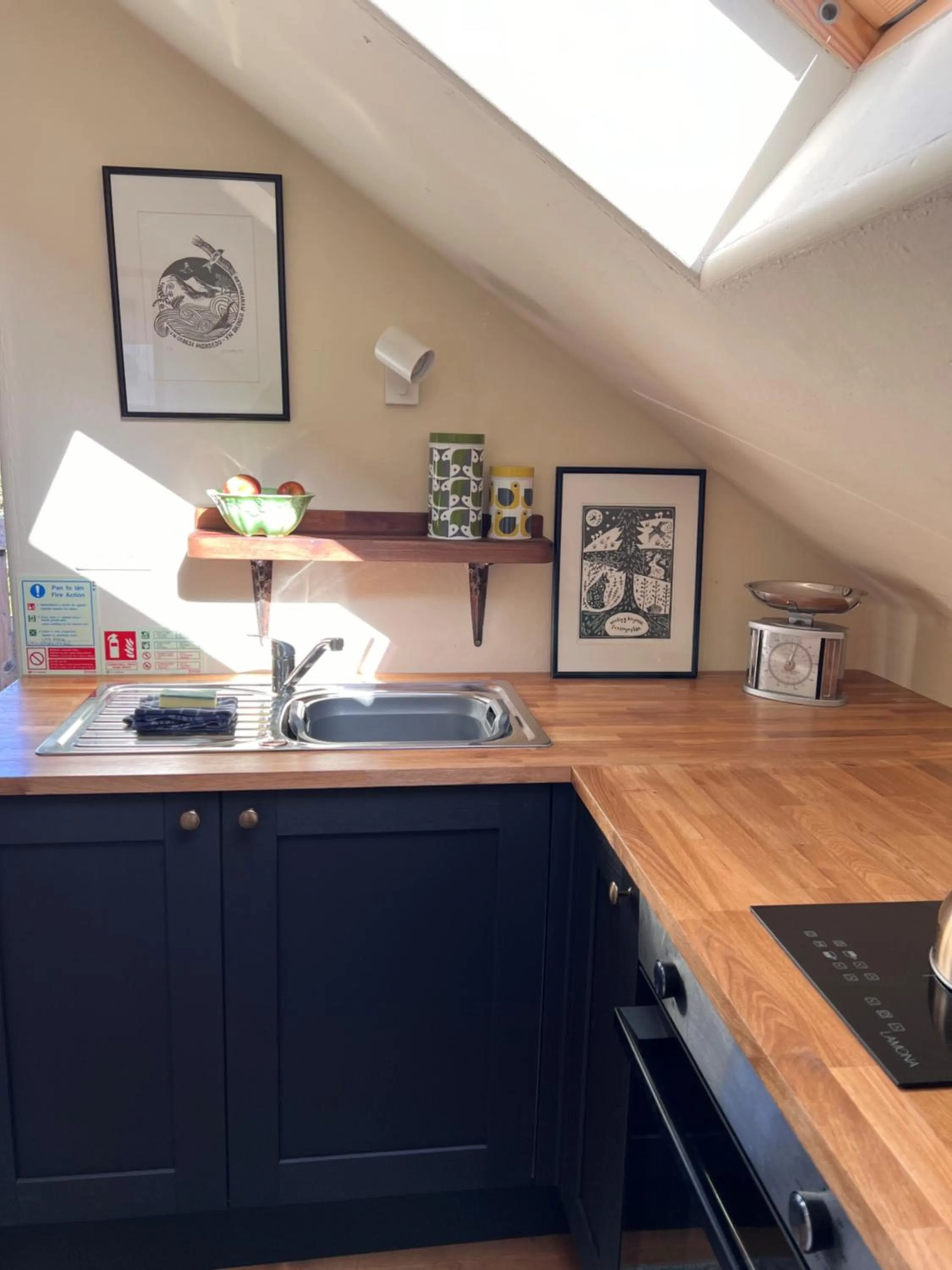 microwave in Snowdonia Hideaway