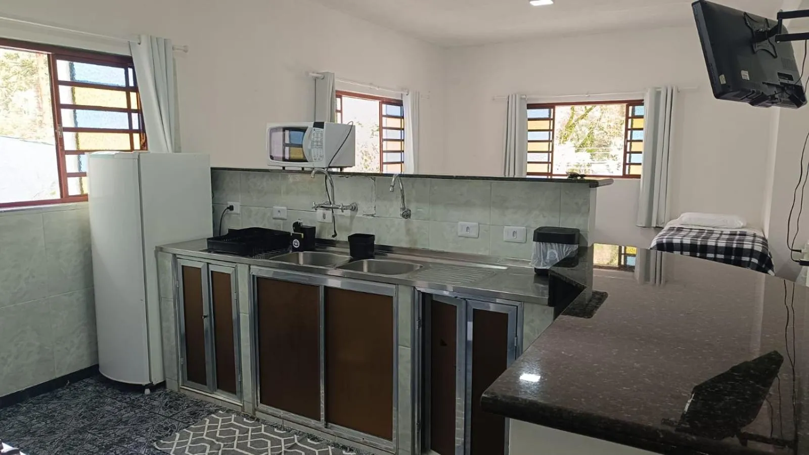 Kitchen or kitchenette in ANC BOSQUE - 4min do Parque Capivari