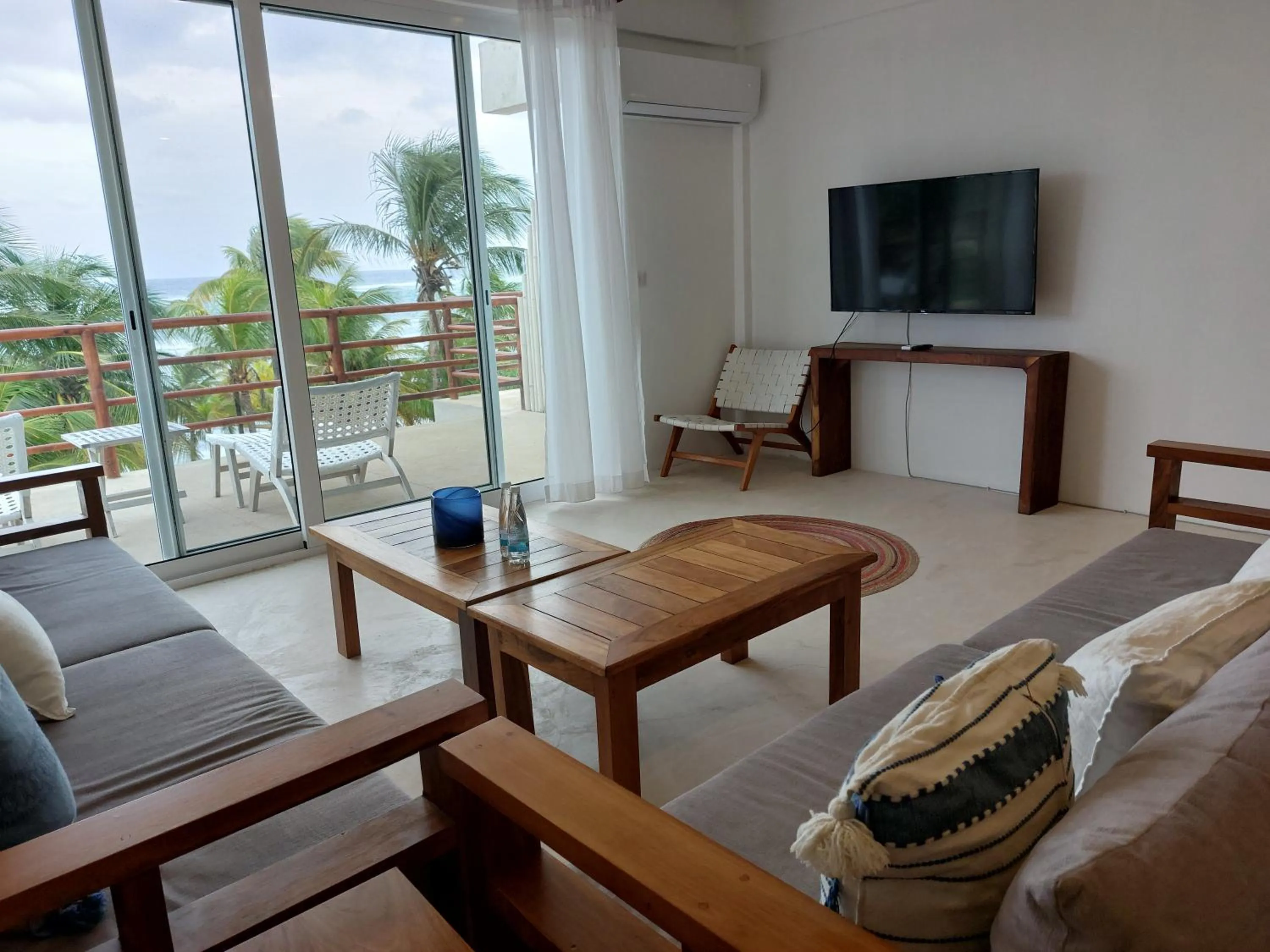 Living room in Noah Beach Hotel & Suites